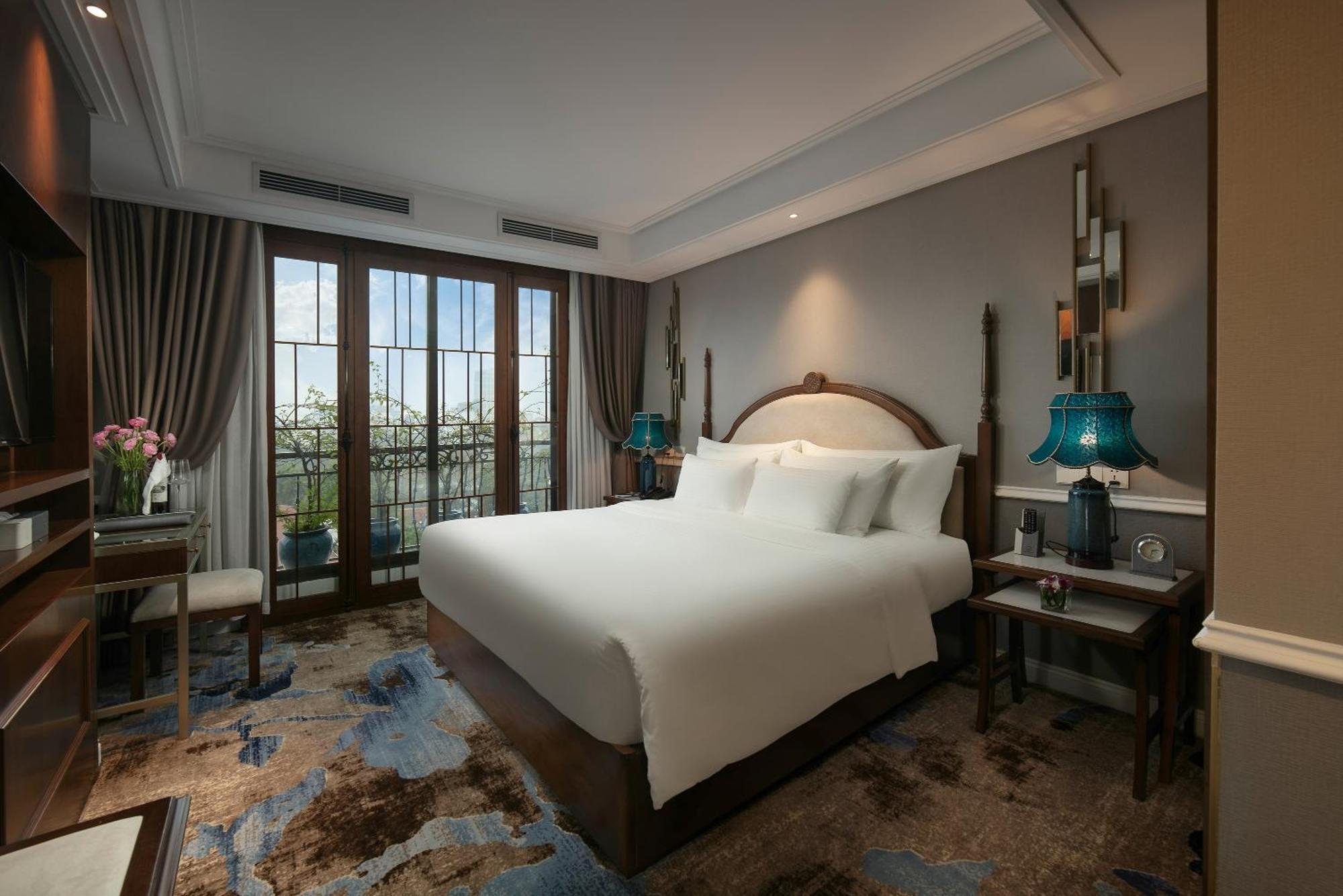 Gem Suite Lake View