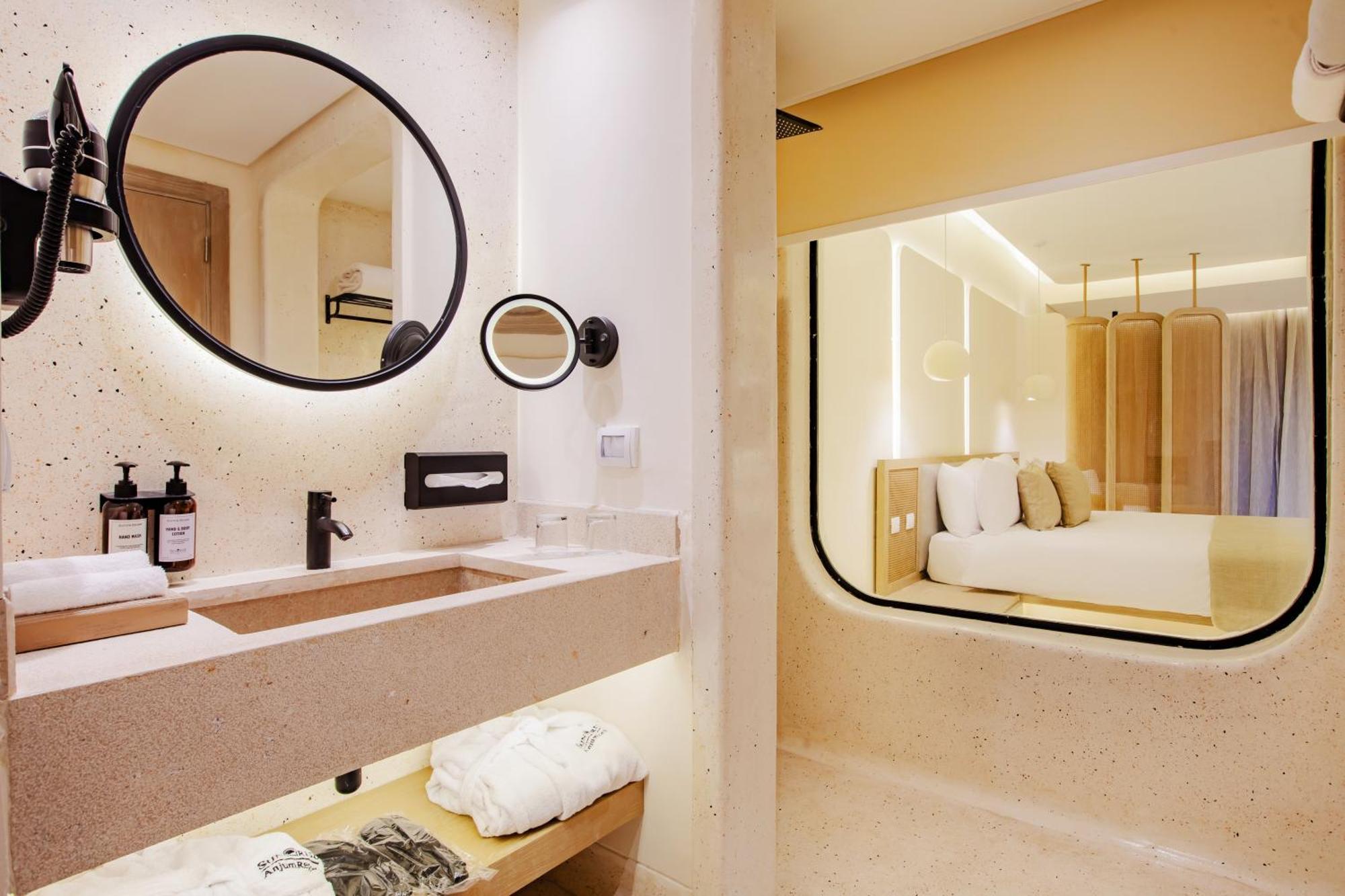 Junior Suite mit direktem Poolzugang