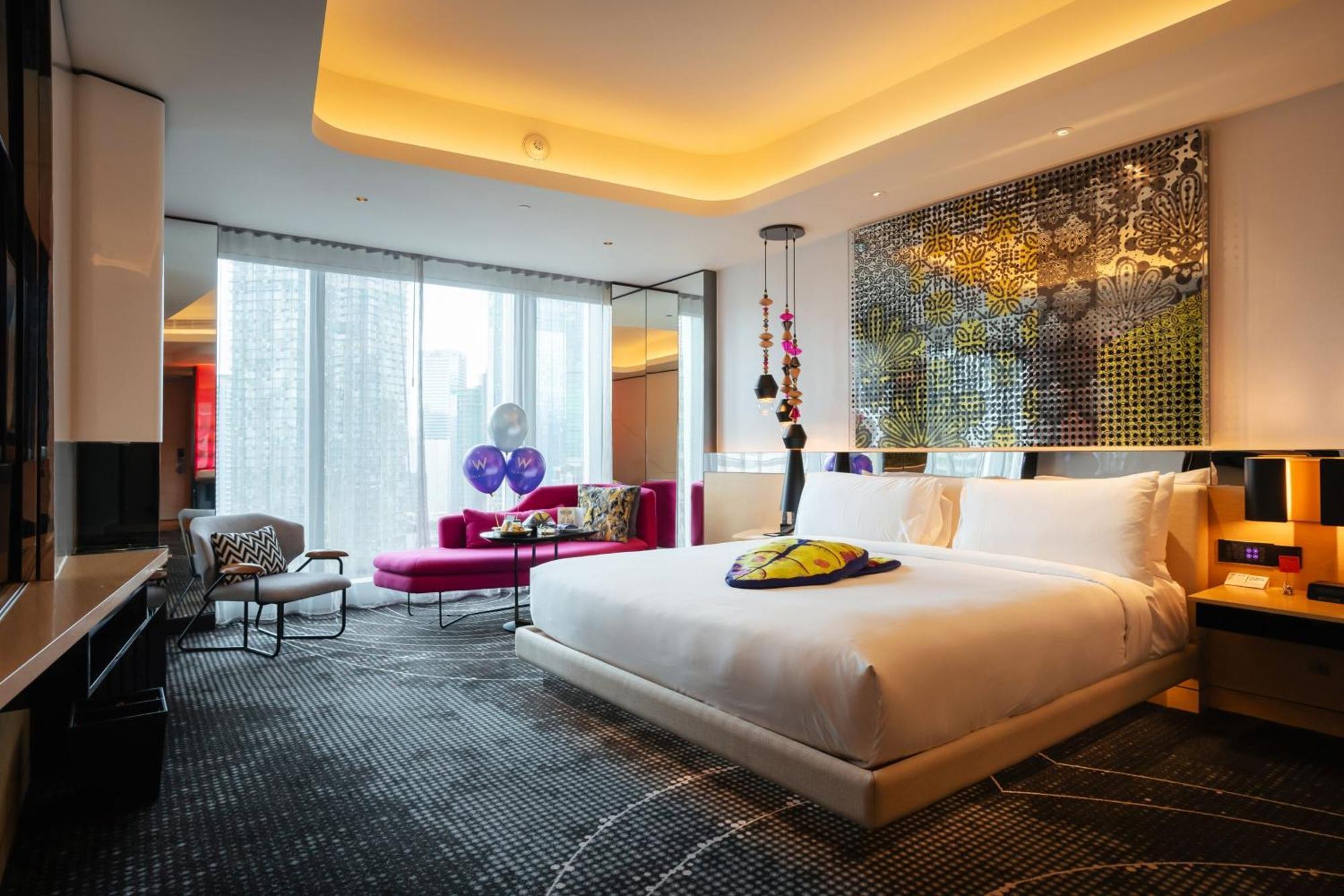 Deluxe Guest room 1 King Twin Towers view