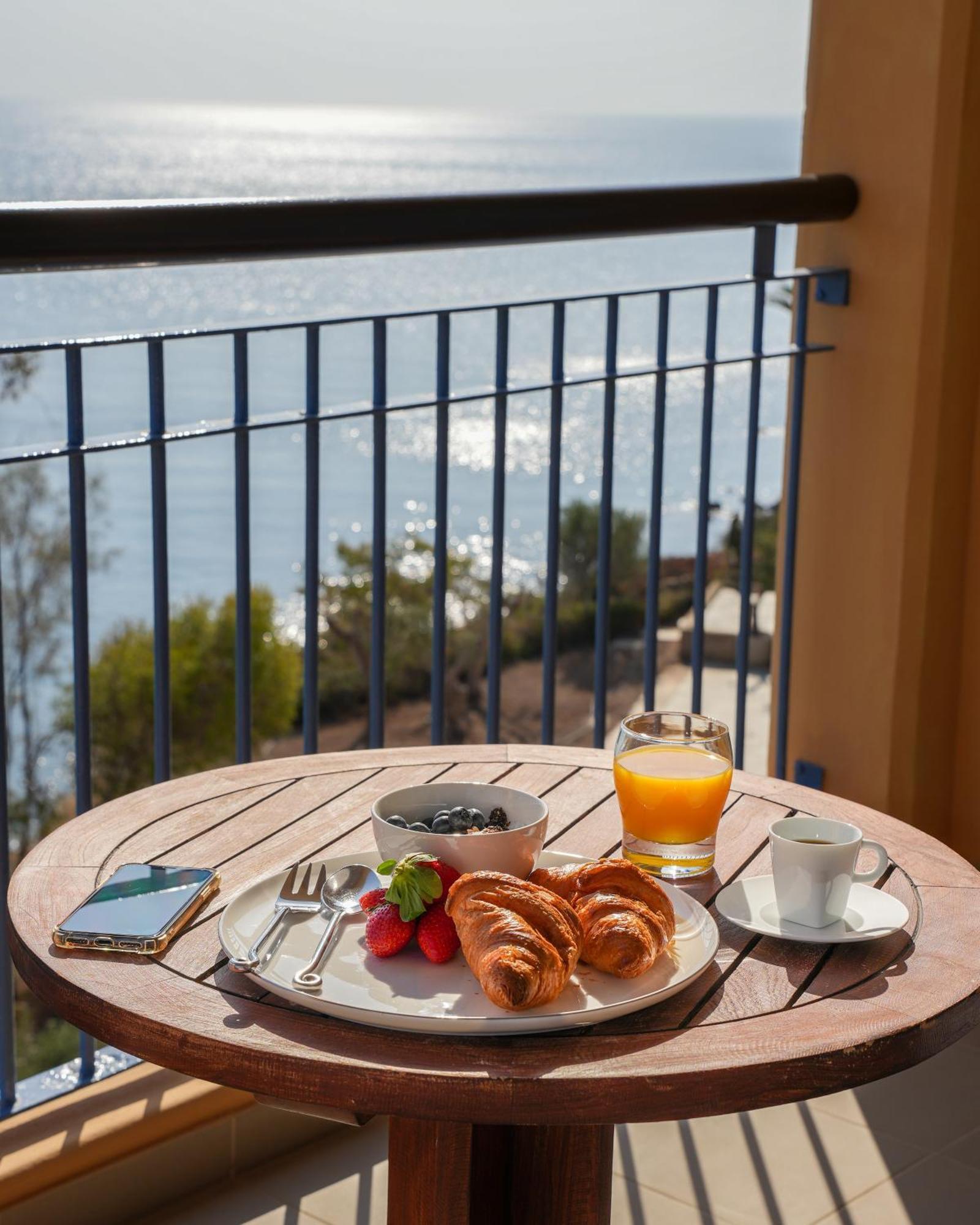Standard Double or Twin Room with Sea View,1593640701:JPEG