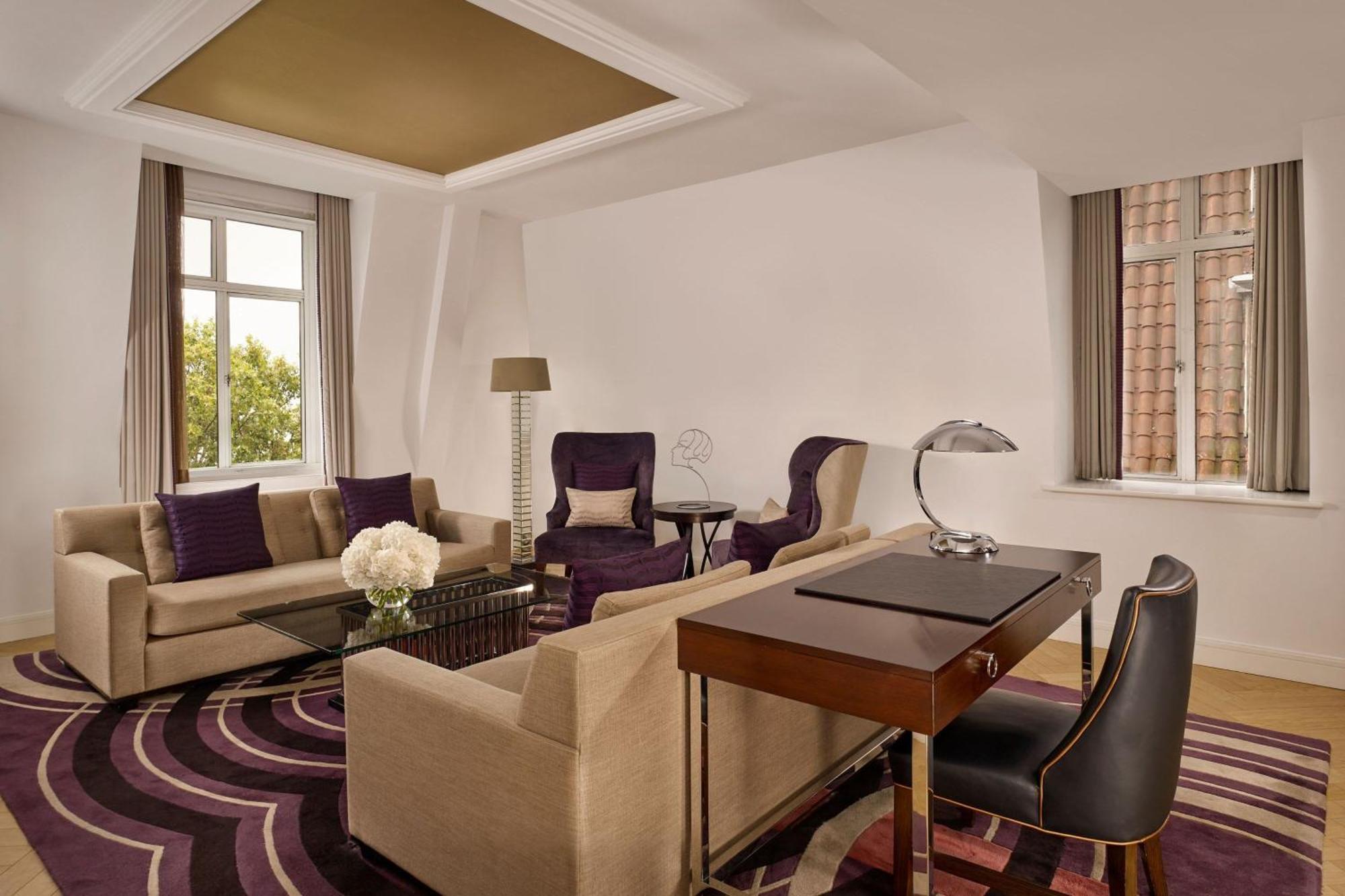 Superior King Room Park View