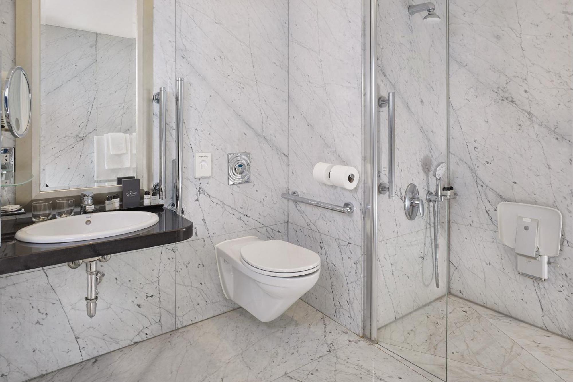 Panoramic Room, Guest room, 1 King, Skyline view, High floor