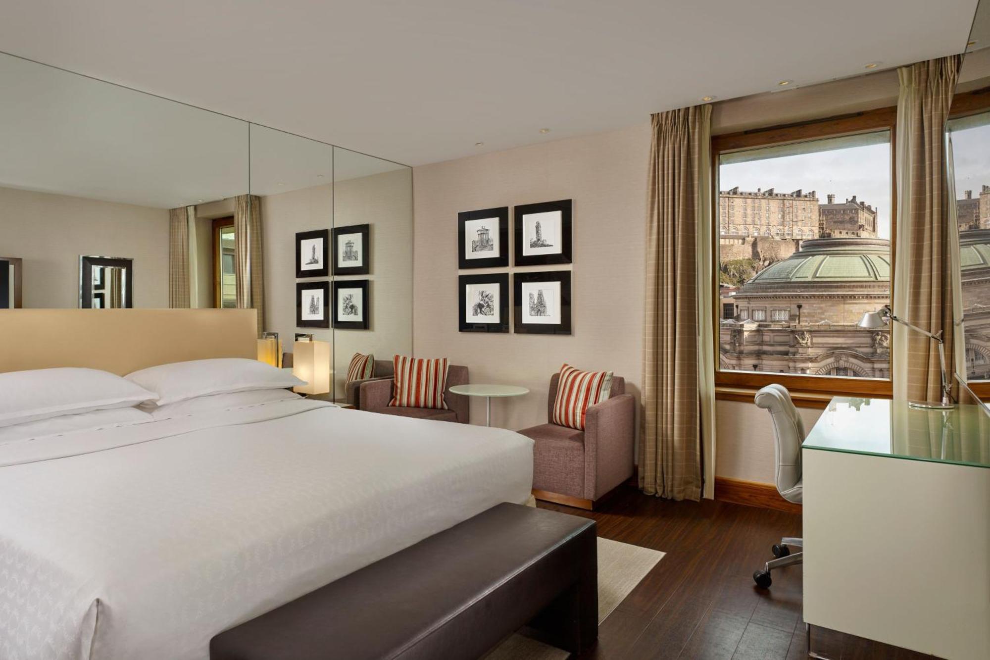 Castle Club Room Club Lounge access 1 King,1706247646:JPEG