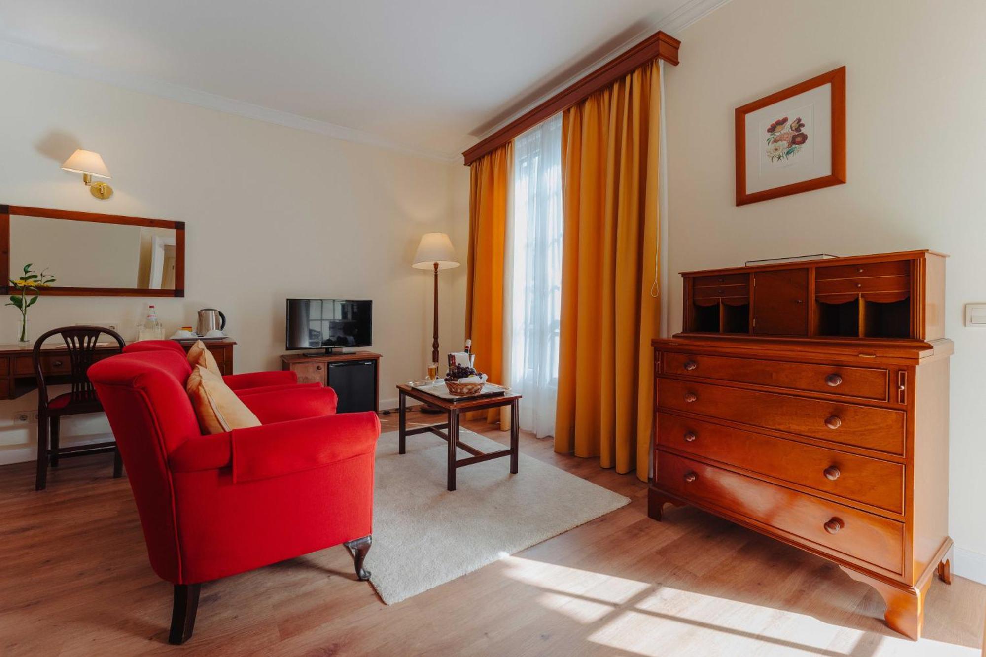 Deluxe Double or Twin Room Balcony Garden View