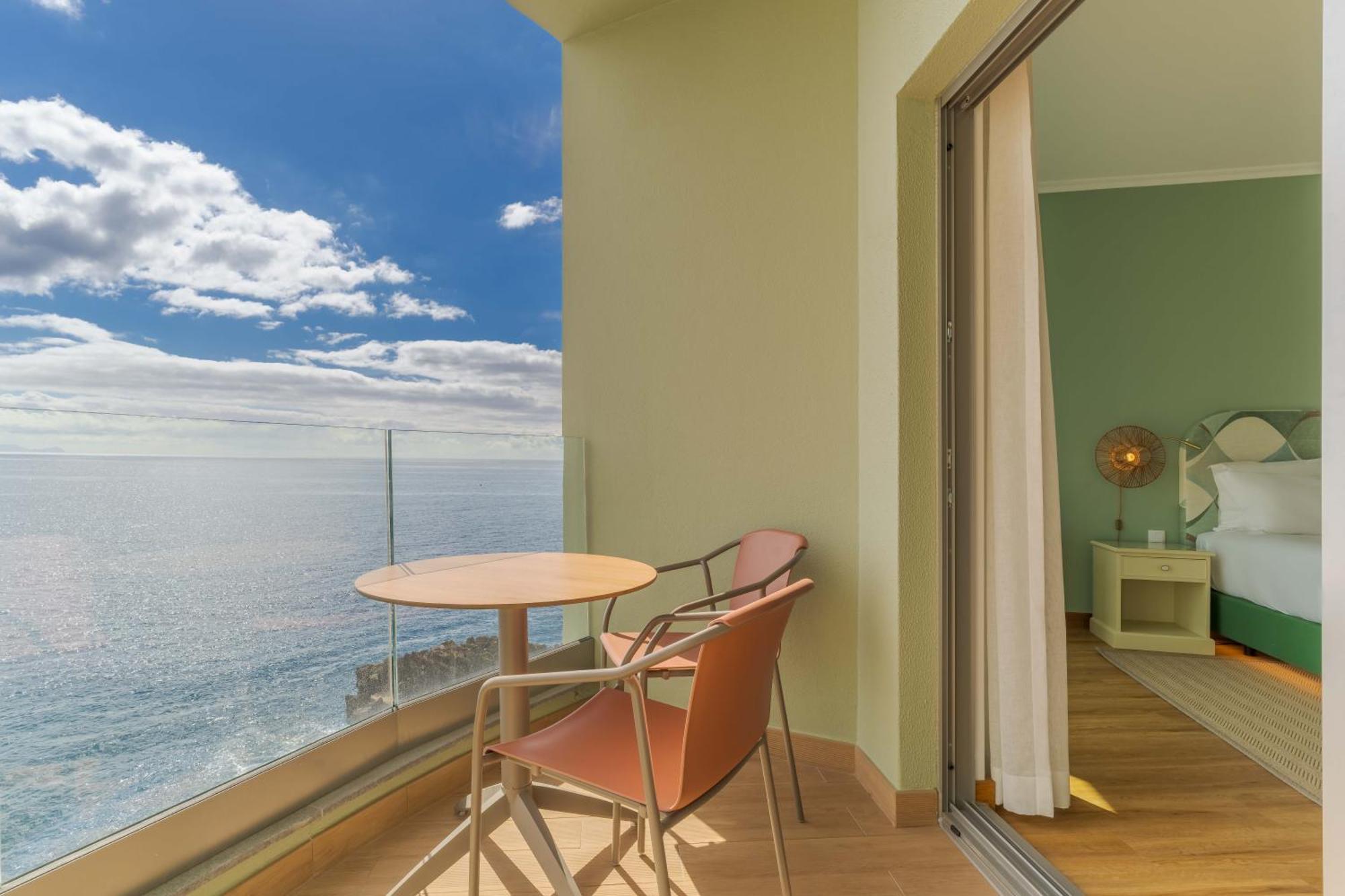 Double or Twin Room Sea View