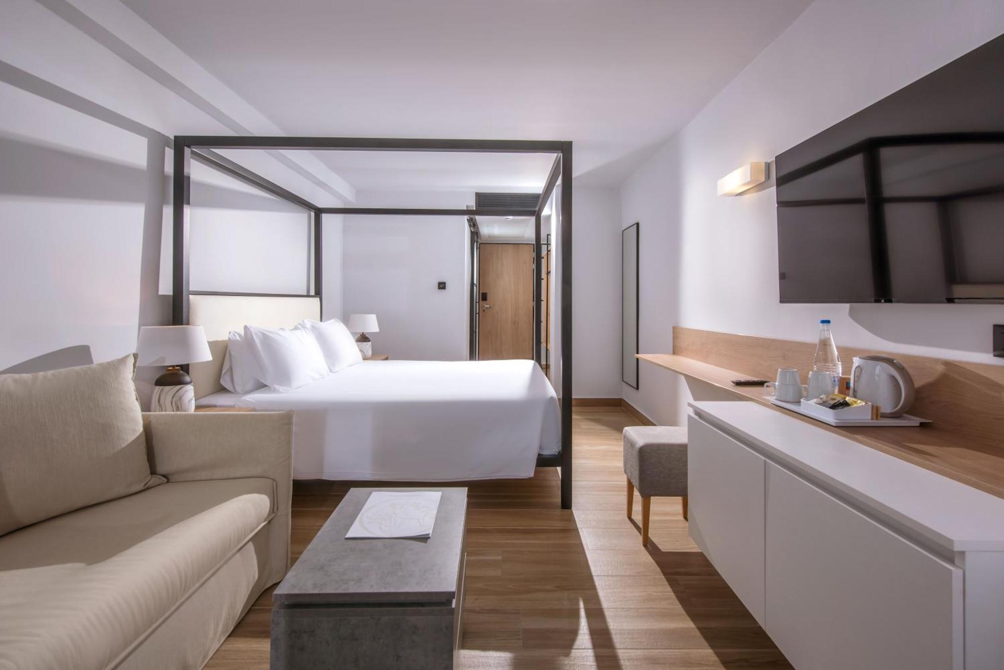 Double or Twin Room Side Sea View