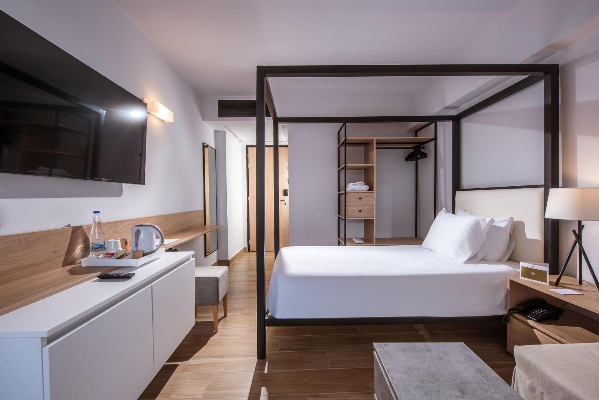 Double or Twin Room Side Sea View