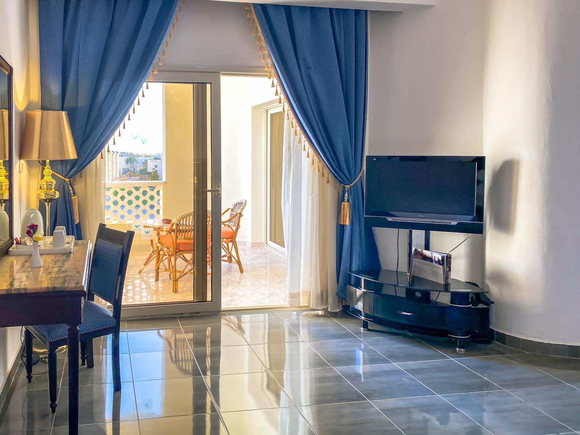 Family Room with Garden View