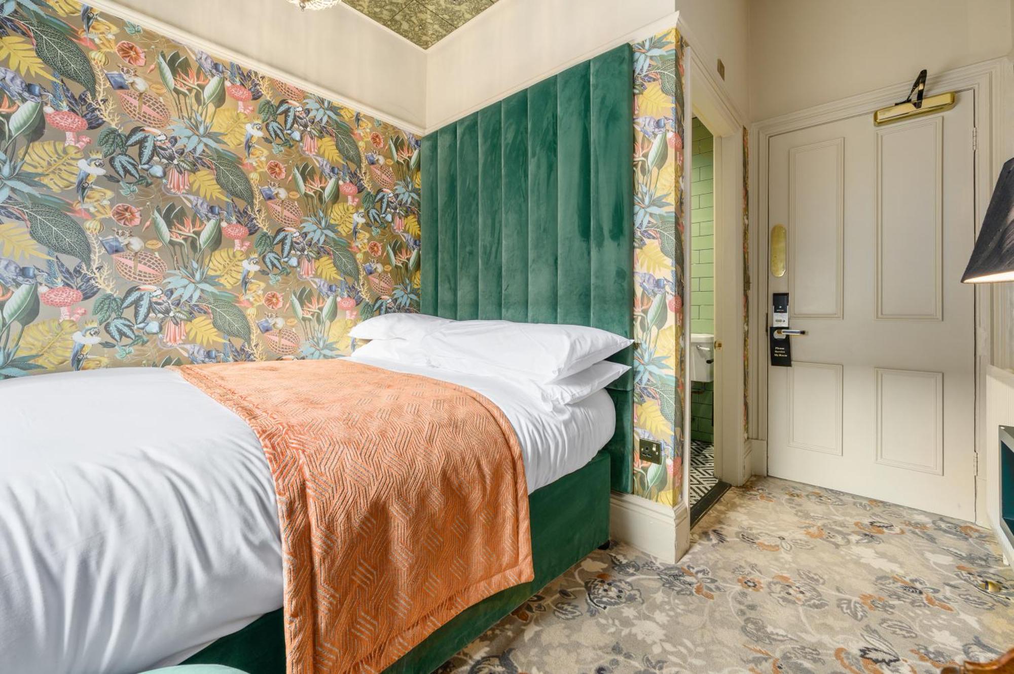 Small Queen Room