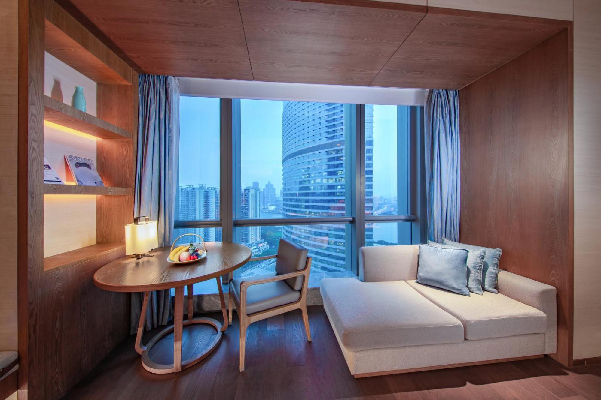 Premier King Room City View