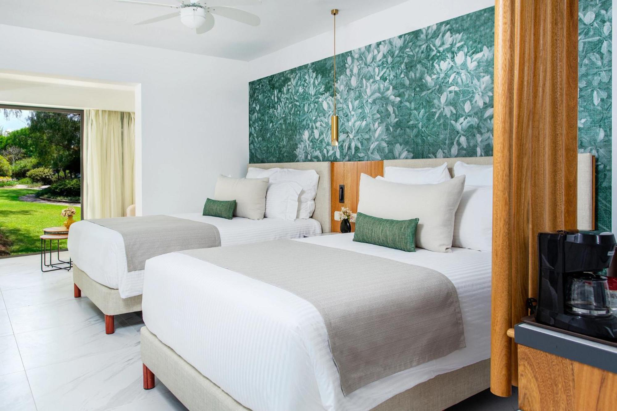 Junior Double Suite Tropical View