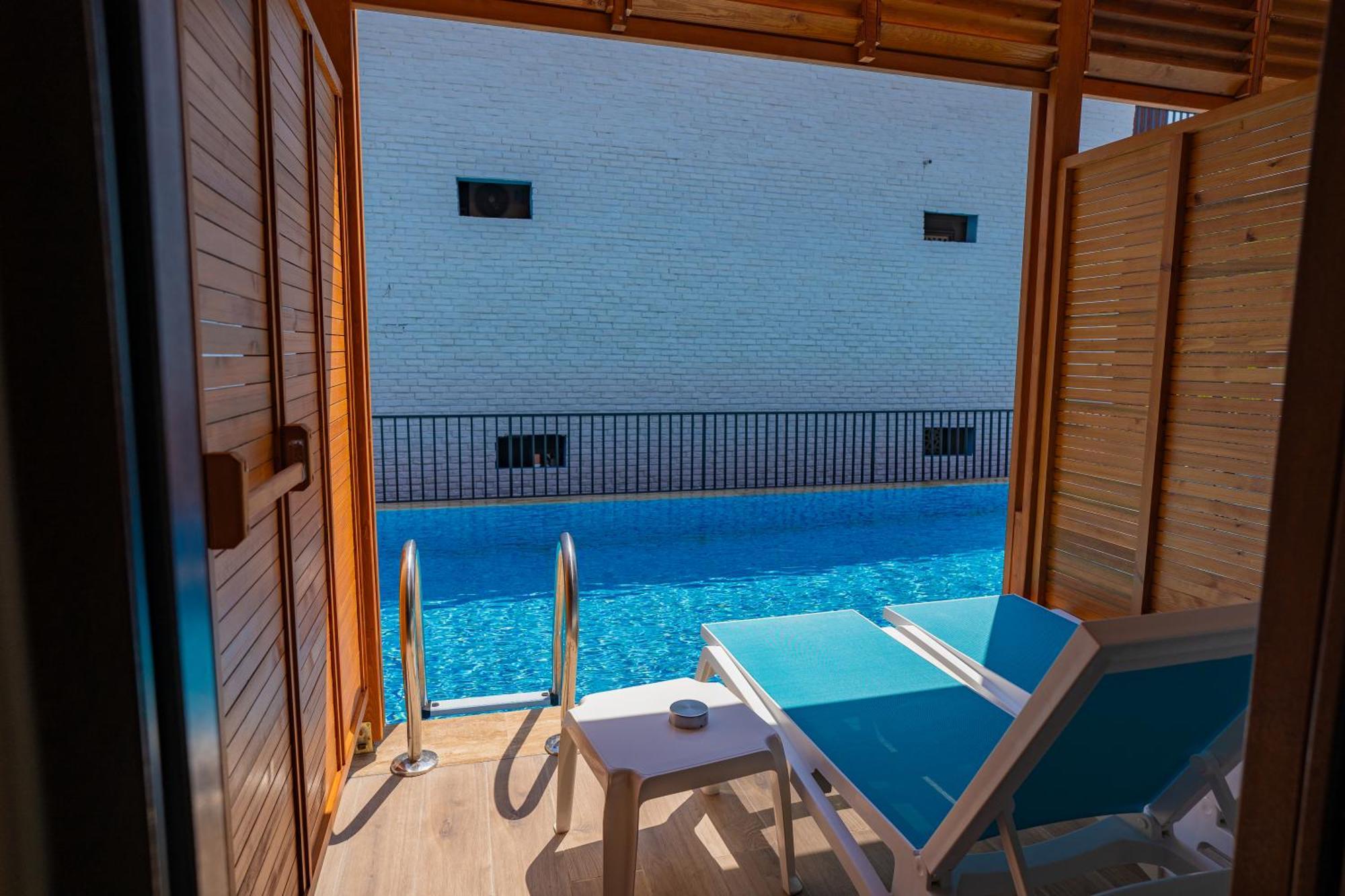Deluxe Double or Twin Room with Pool Access,1647758514:JPEG