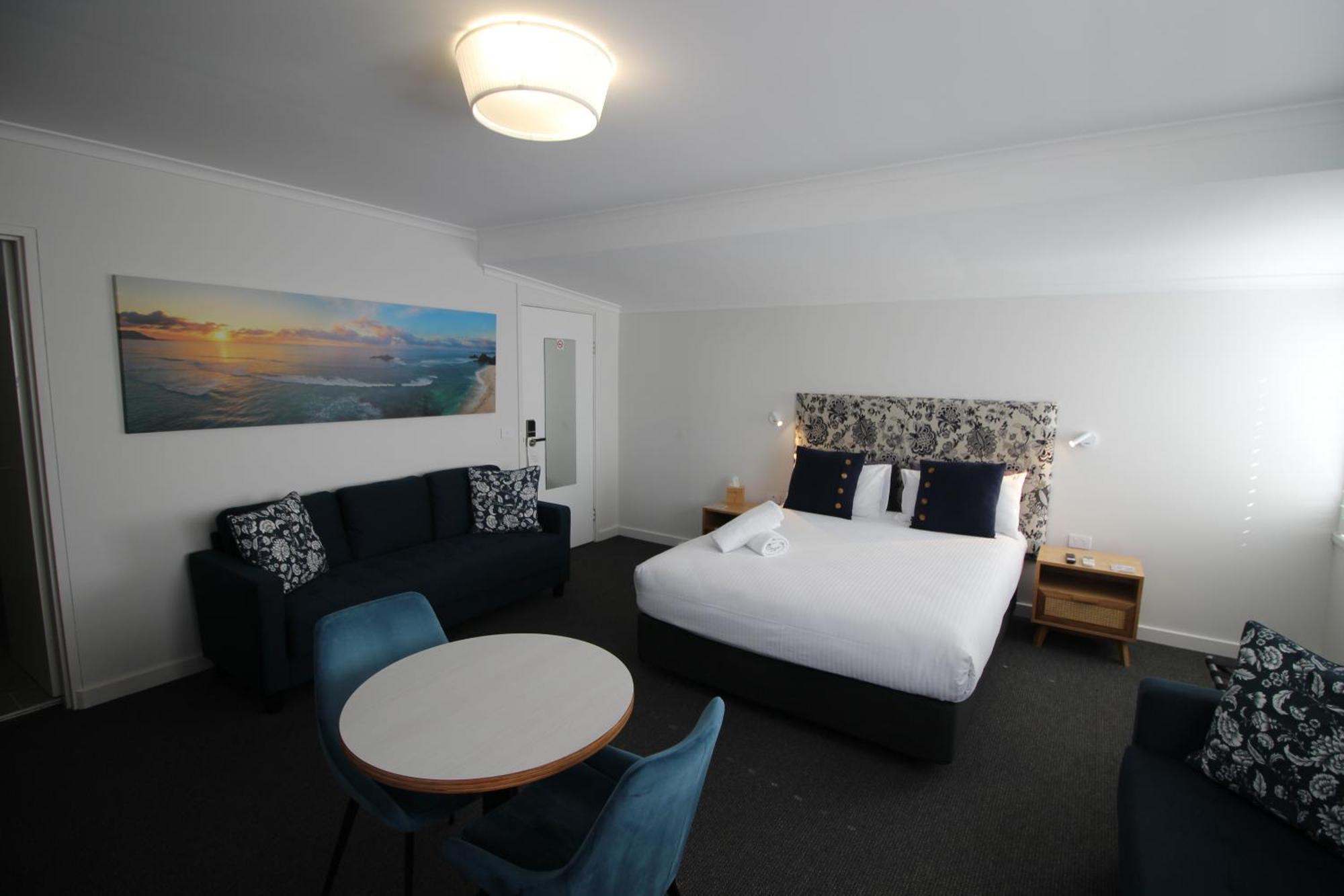 Suite with River View,1523621596:JPEG