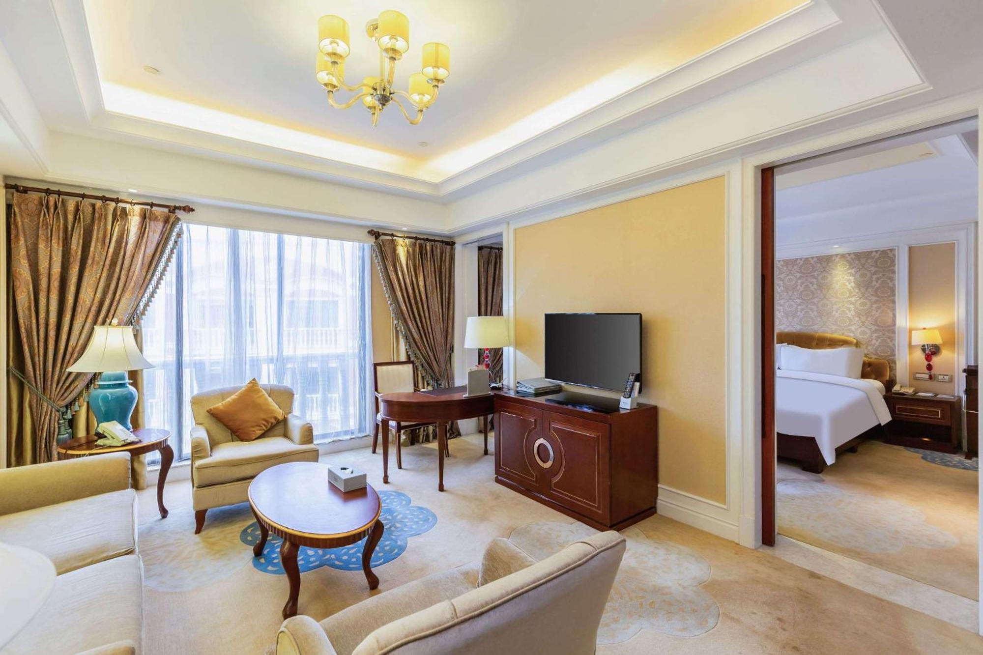 Deluxe Suite,1546548274:JPEG