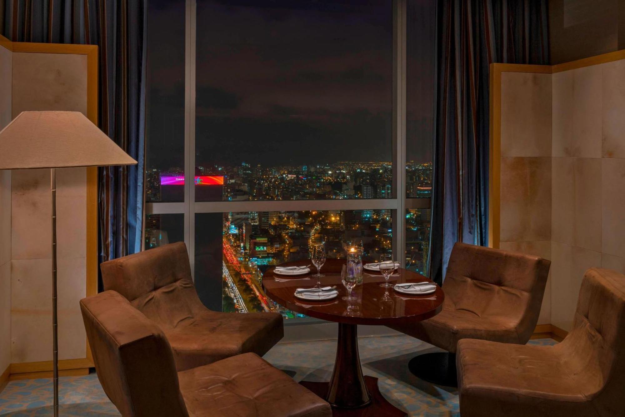 Westin Executive Club Lounge Access Deluxe Guest Room 1 King High Floor