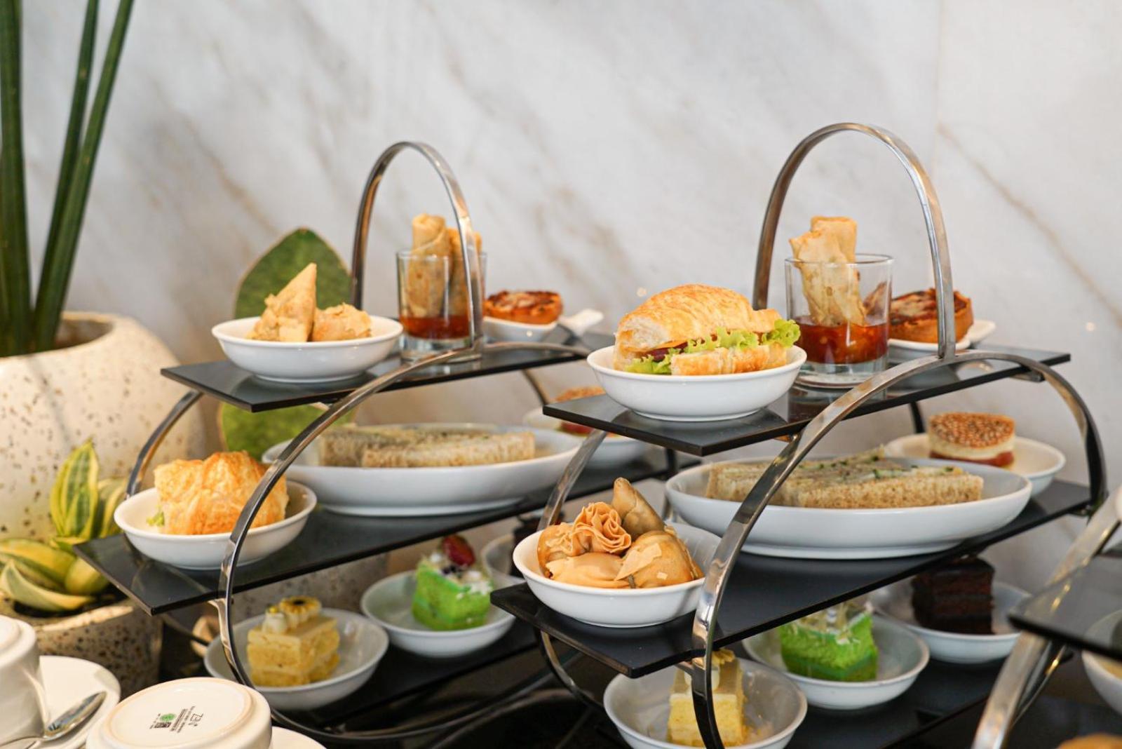 Business Suite with Daily Afternoon Tea