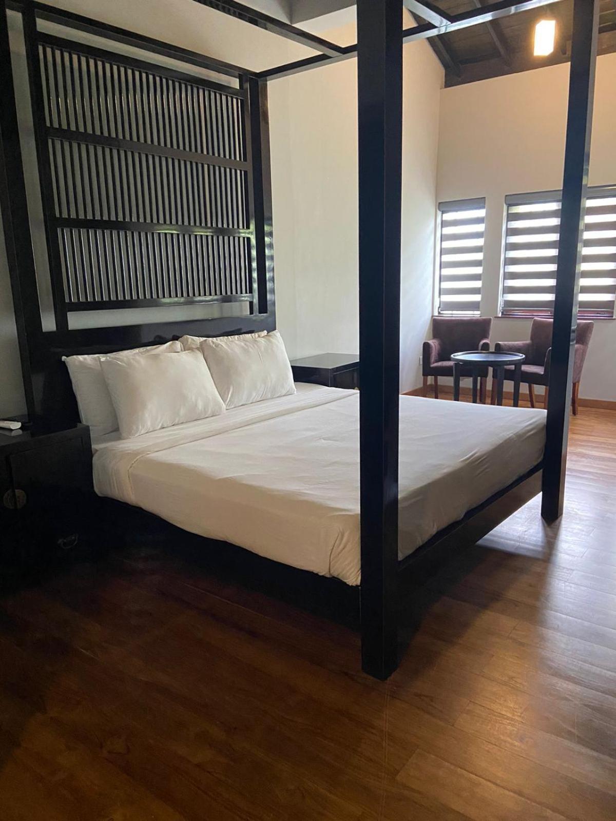 King Room Lake View