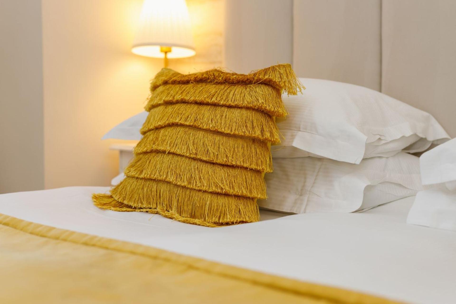 Large King Room with Garden View,1530557158:JPEG