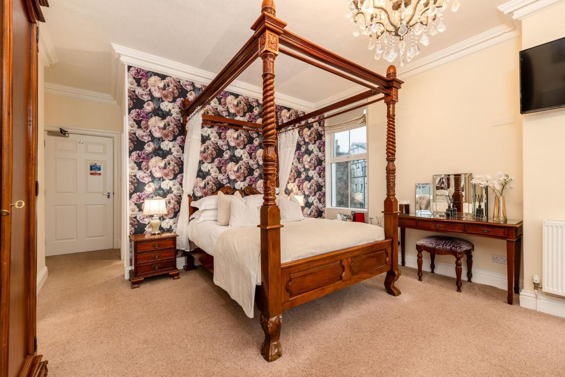 King Room Garden View