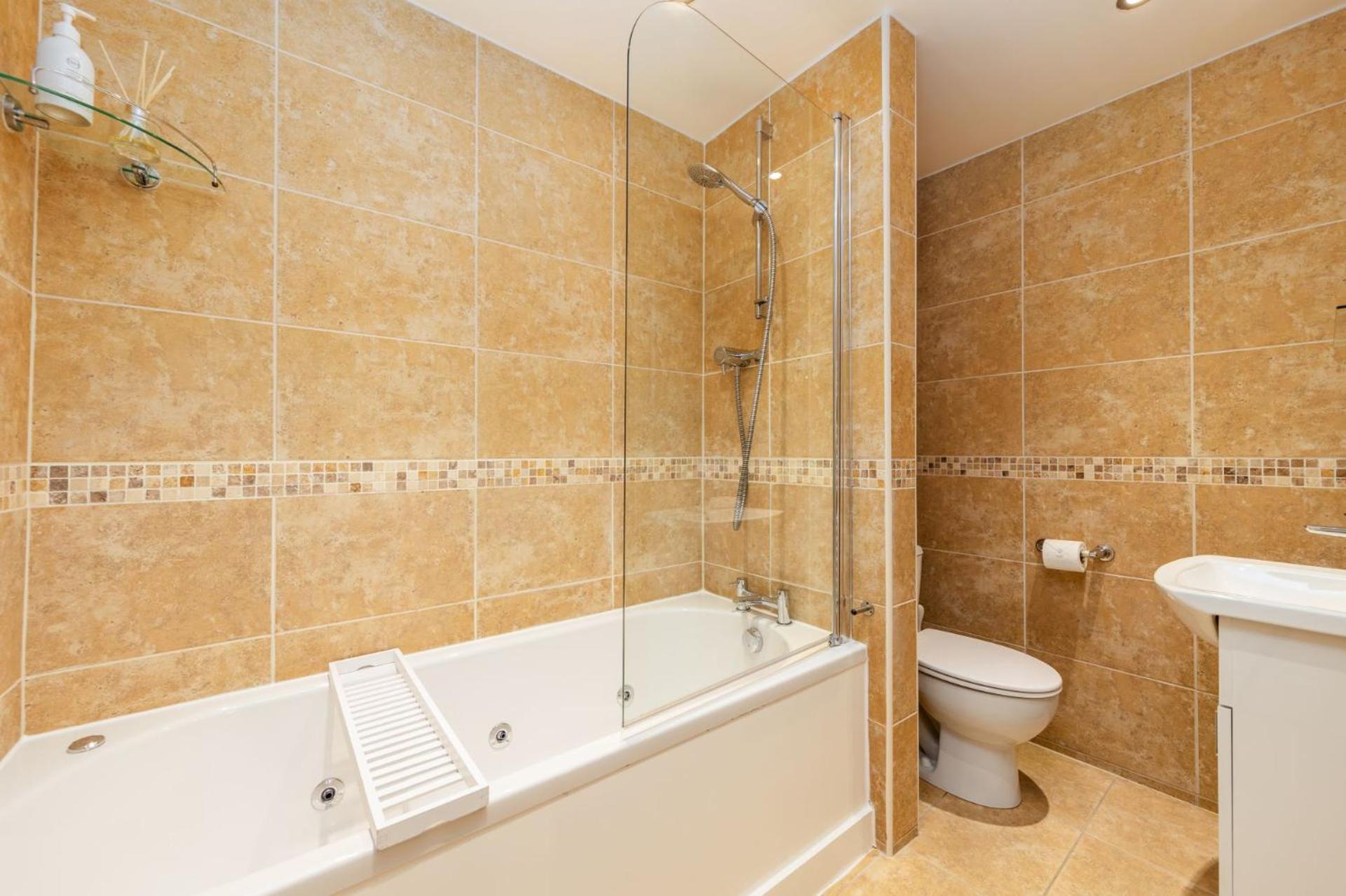 Deluxe King Room,1530557131:JPEG