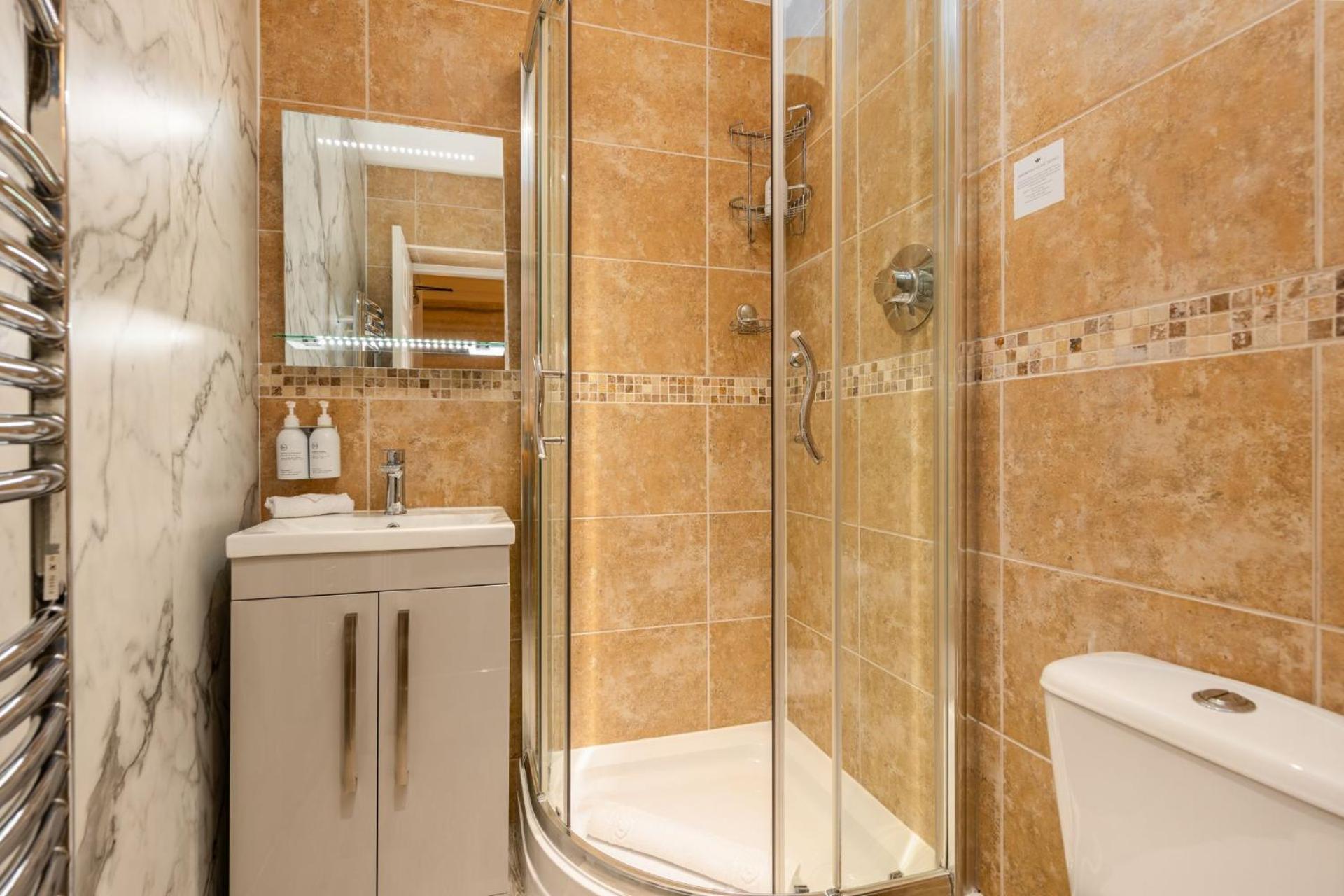 Standard King Room,1530557152:JPEG