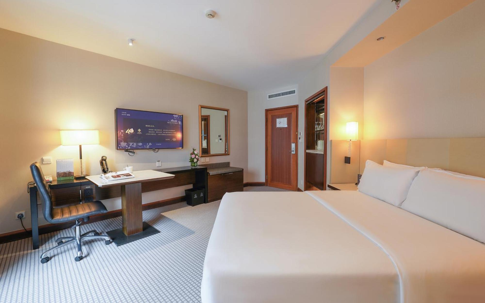 Jinling Tower Classic Deluxe RoomQueen