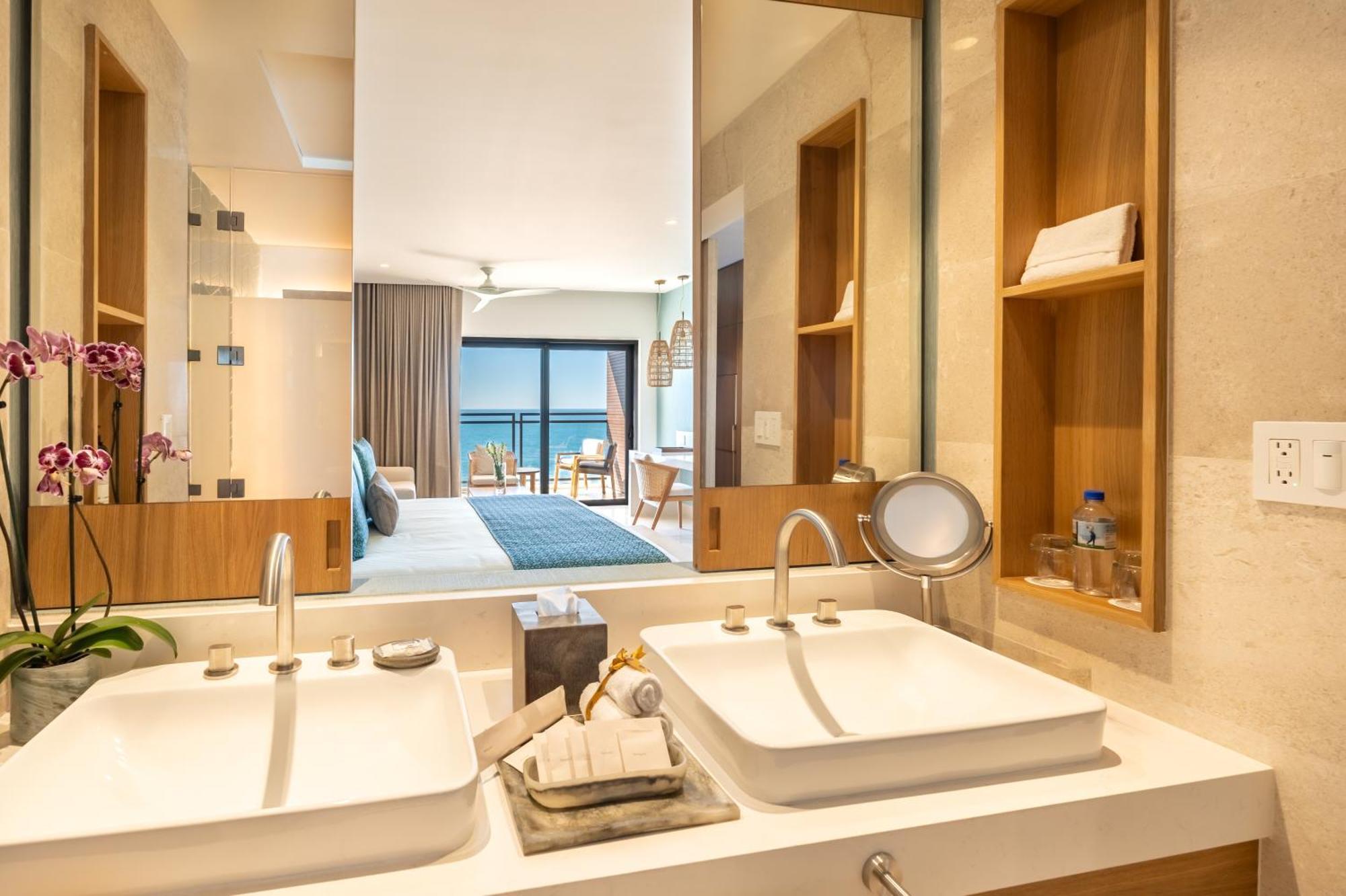 Deluxe Suite Ocean View King