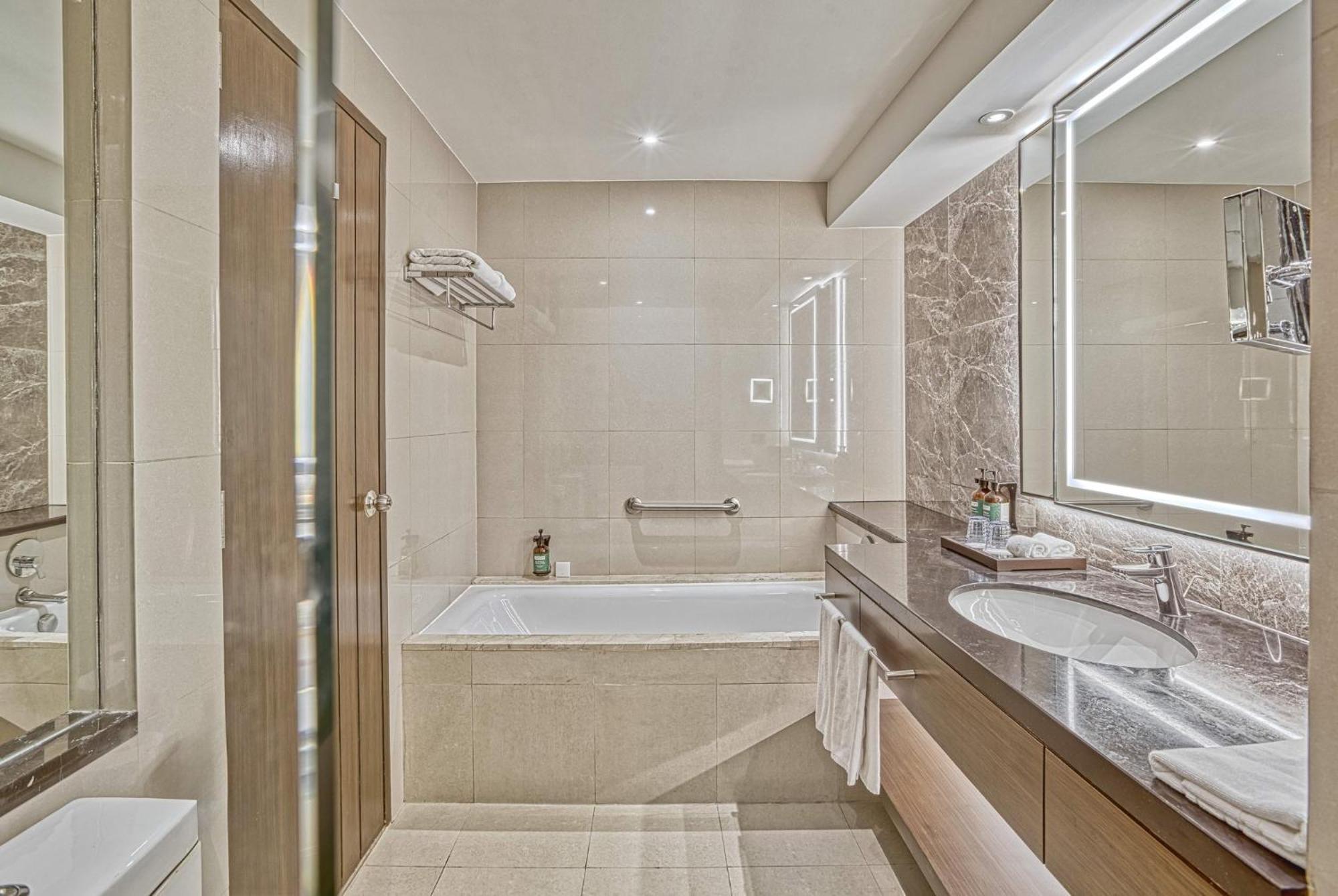Standard King Room High Floor