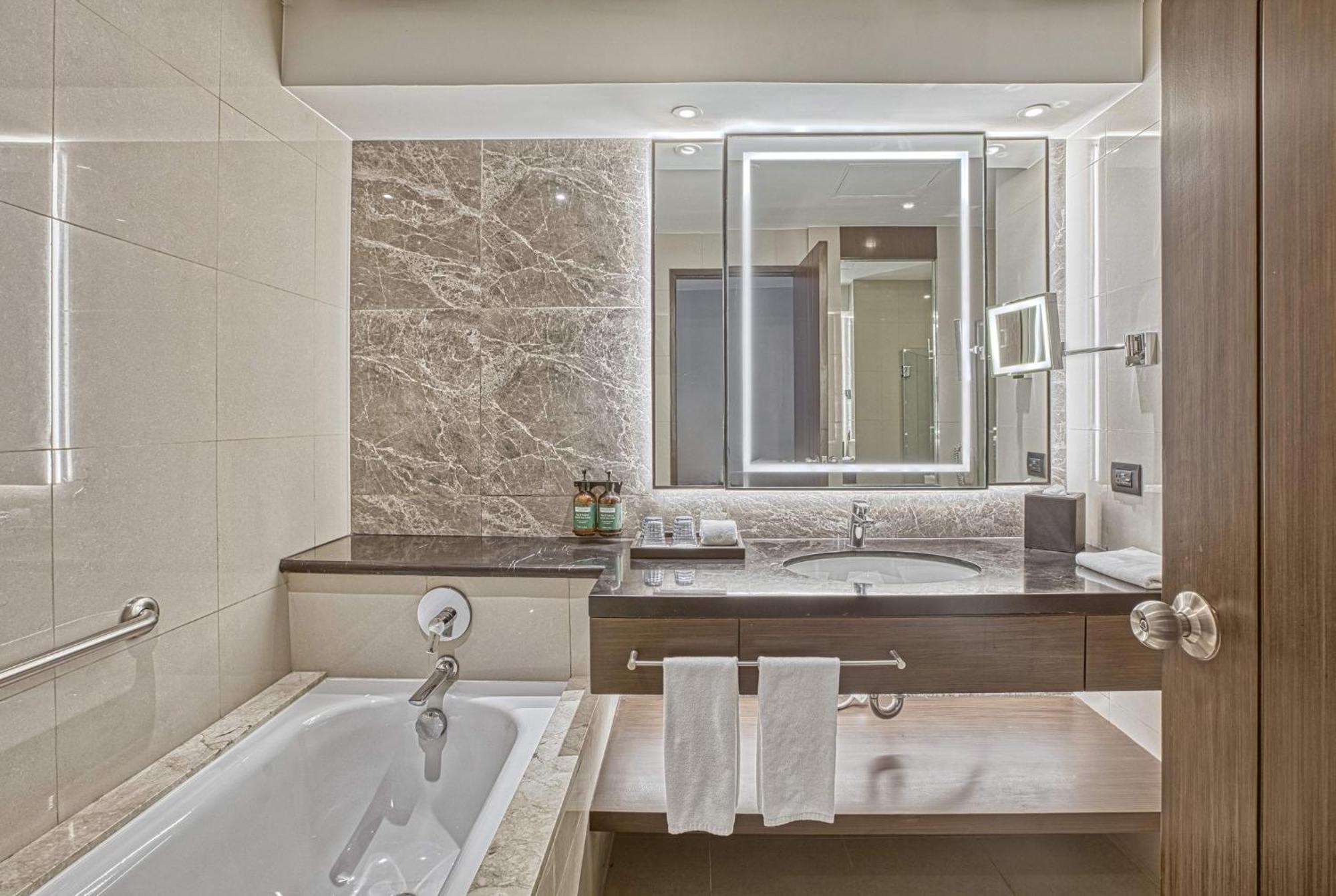Premium Twin Room - High Floor