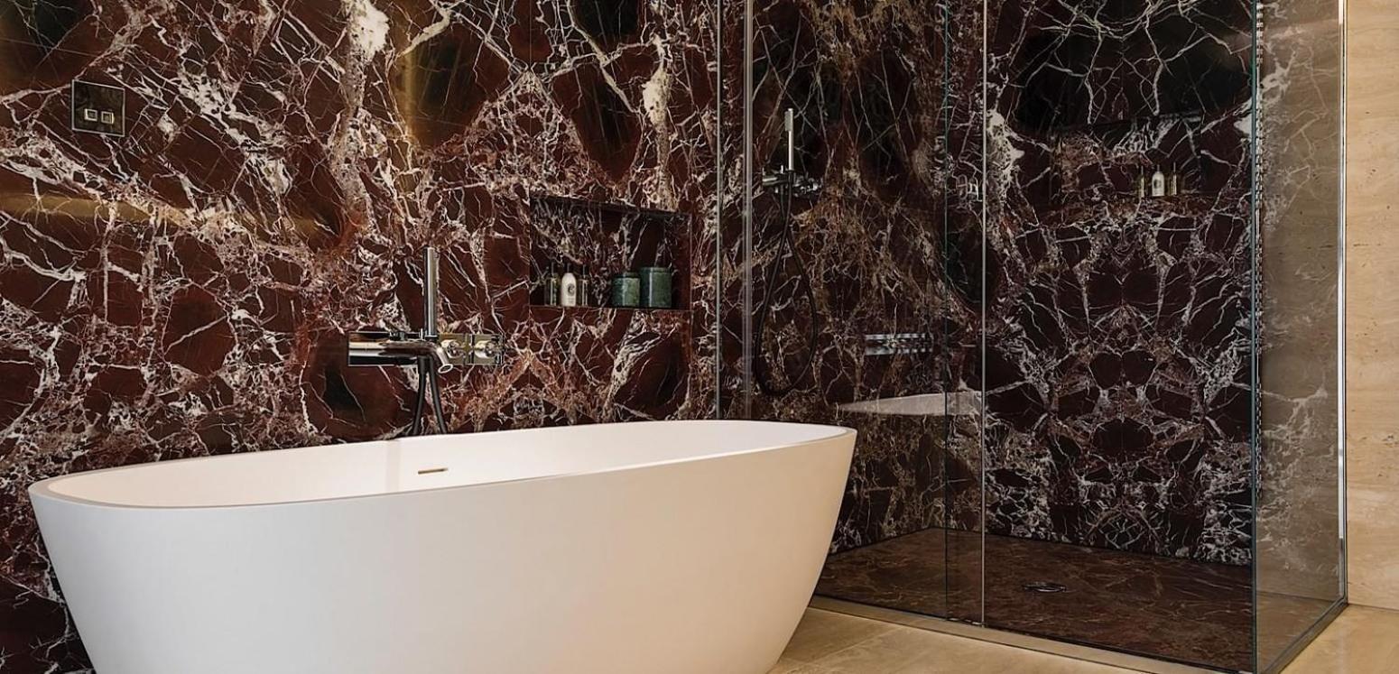 Deluxe Suite 4