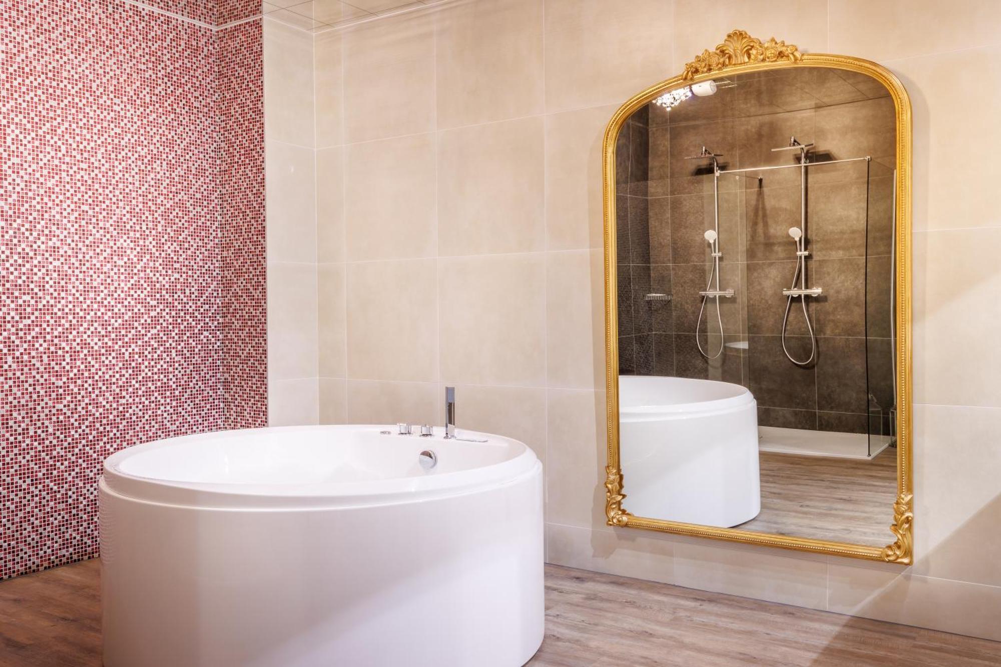 Deluxe Suite Spa Bath,1532751823:JPEG