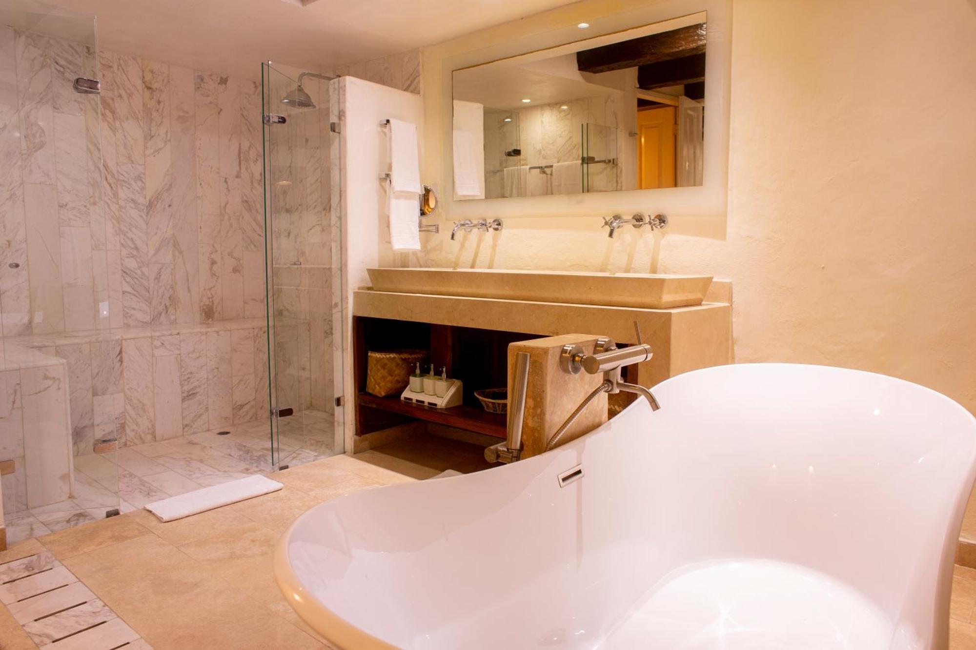 Suite Spa Bath