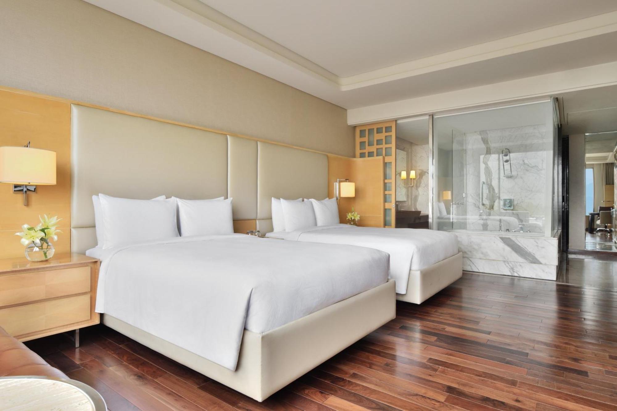 Executive Twin Room with Bathtub, Executive Lounge Access, and Daily INR 1,000 Hotel Credit,1534025740:JPEG