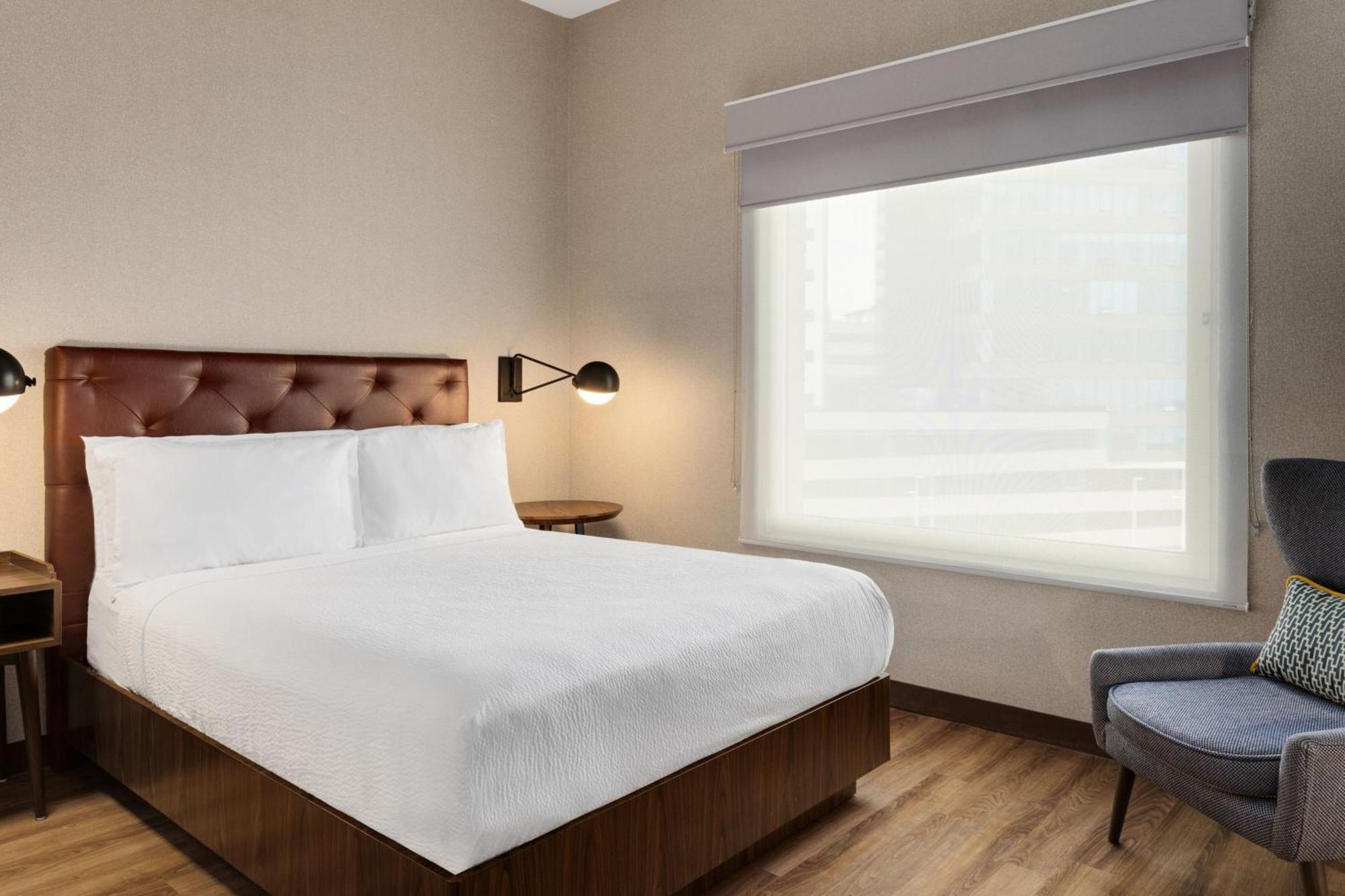 Premium Junior Suite 1 Bedroom Suite 1 Queens Sofa bed