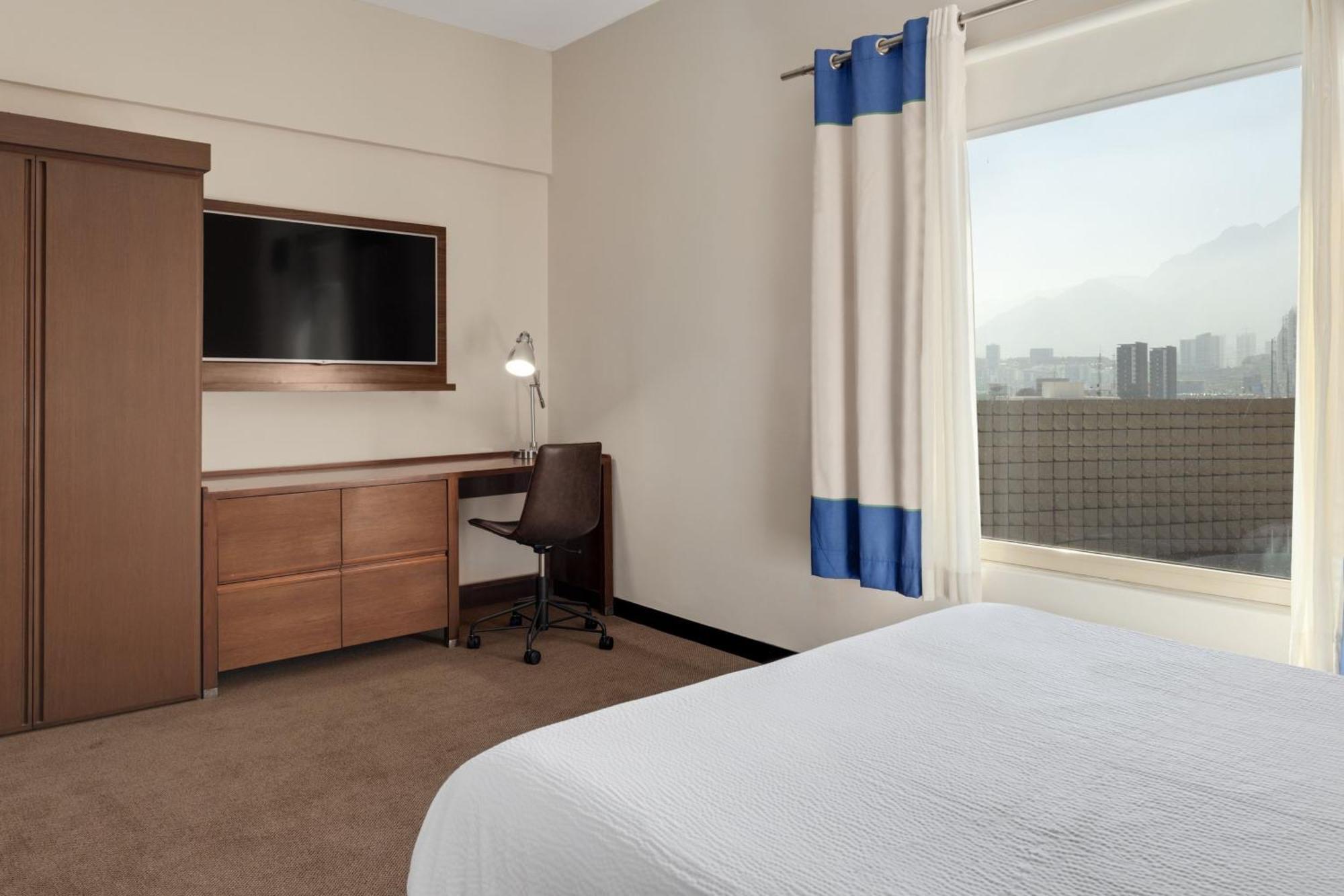 Deluxe Suite 1 Bedroom Executive Suite Away from elevator