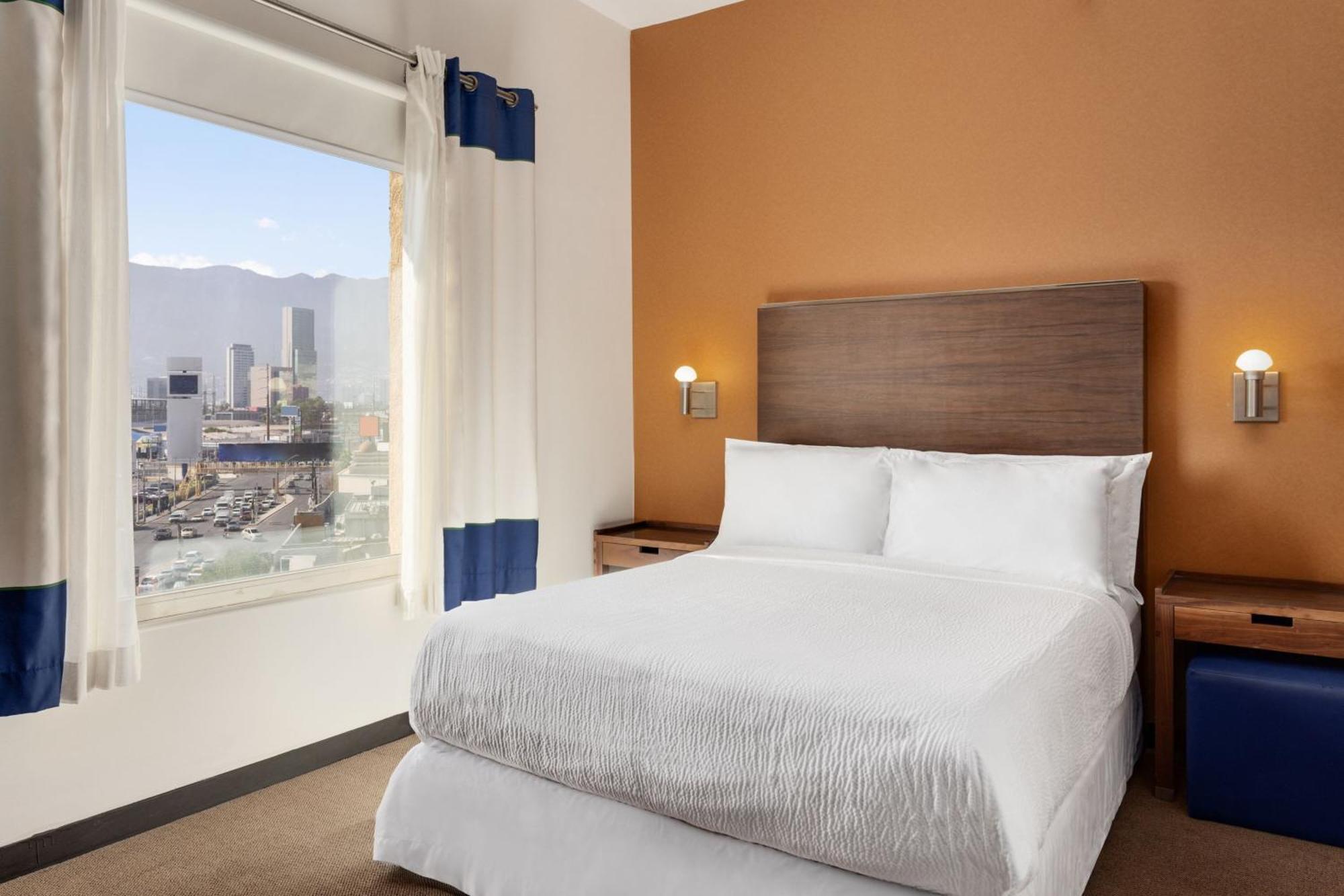 Deluxe Suite 1 Bedroom Executive Suite Away from elevator