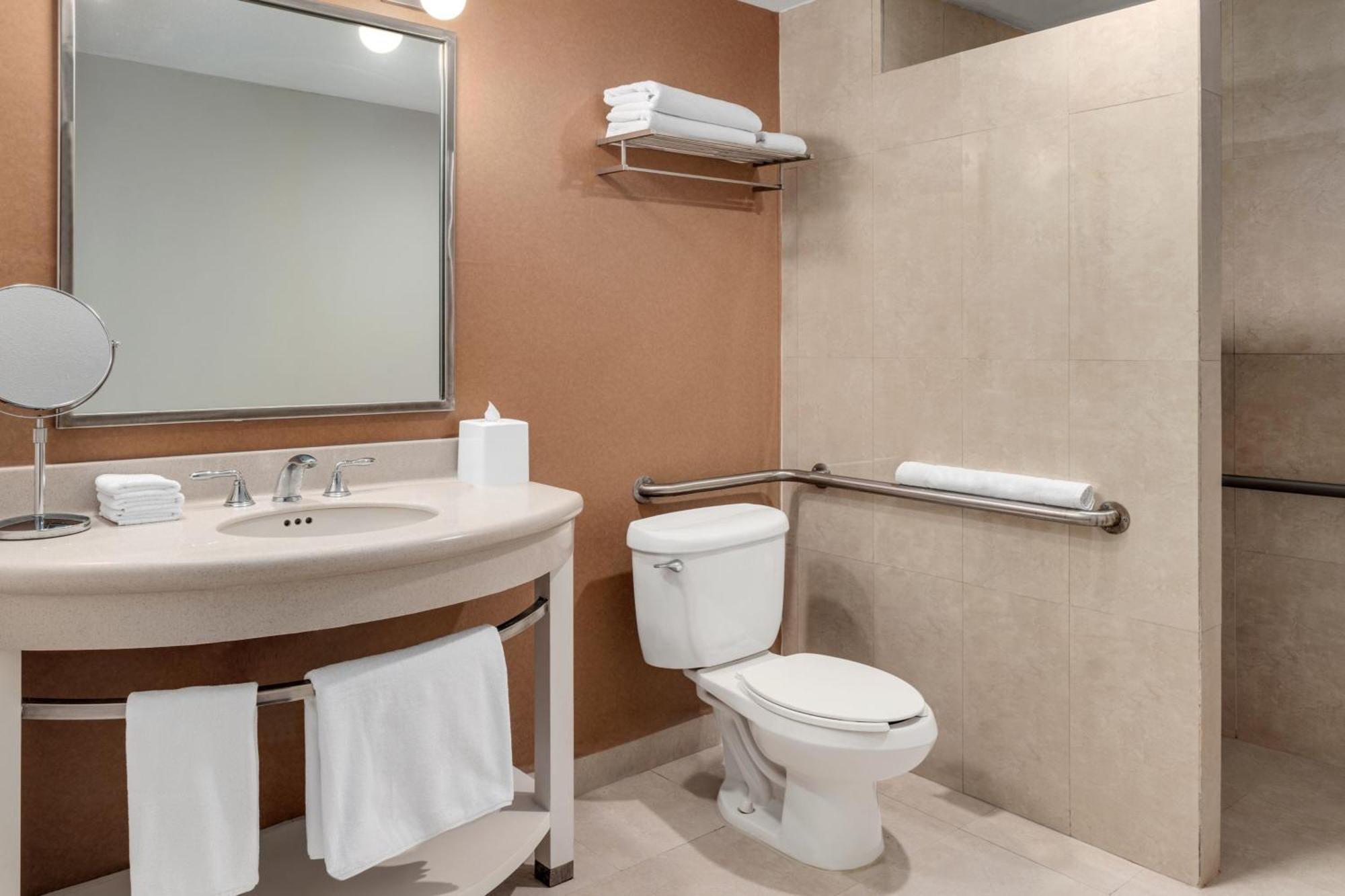 Accessible Guest room 1 Queens