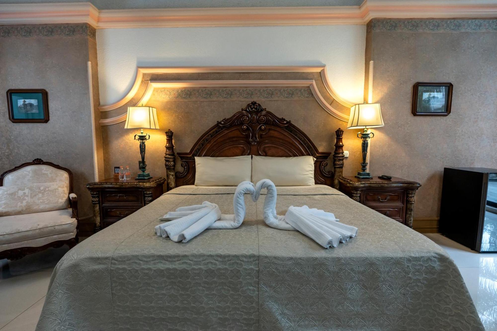 Deluxe Queen Room