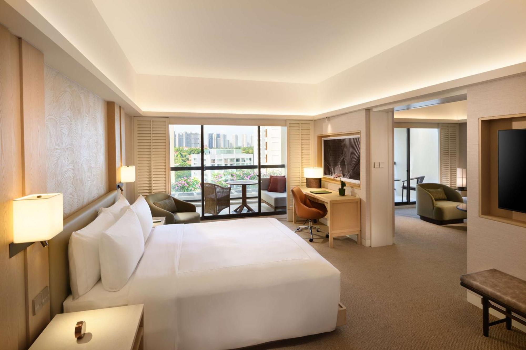 Deluxe King Suite with Balcony and Lounge Access,1534450213:JPEG