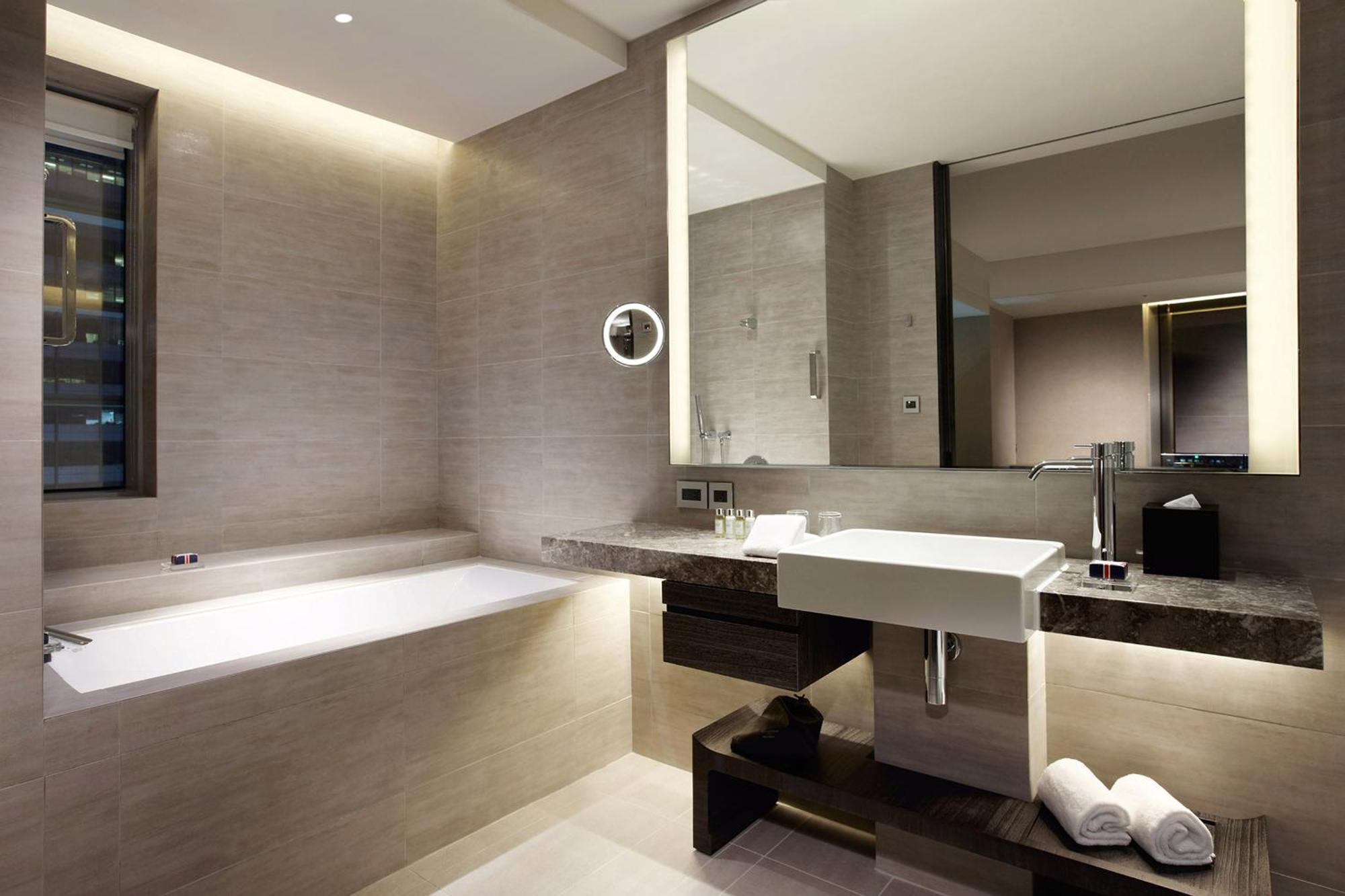 Premium King Room with Landmark View,1535376916:JPEG