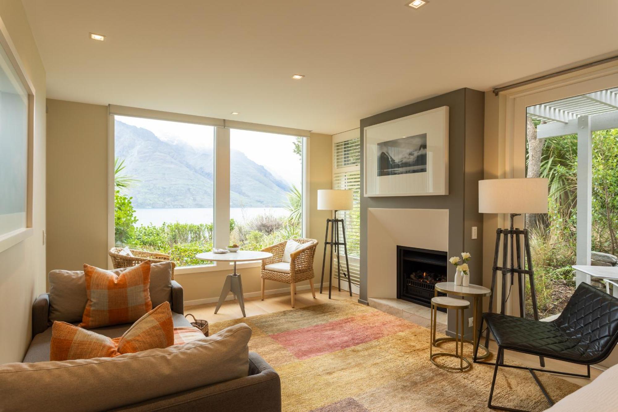 Lake View Suite