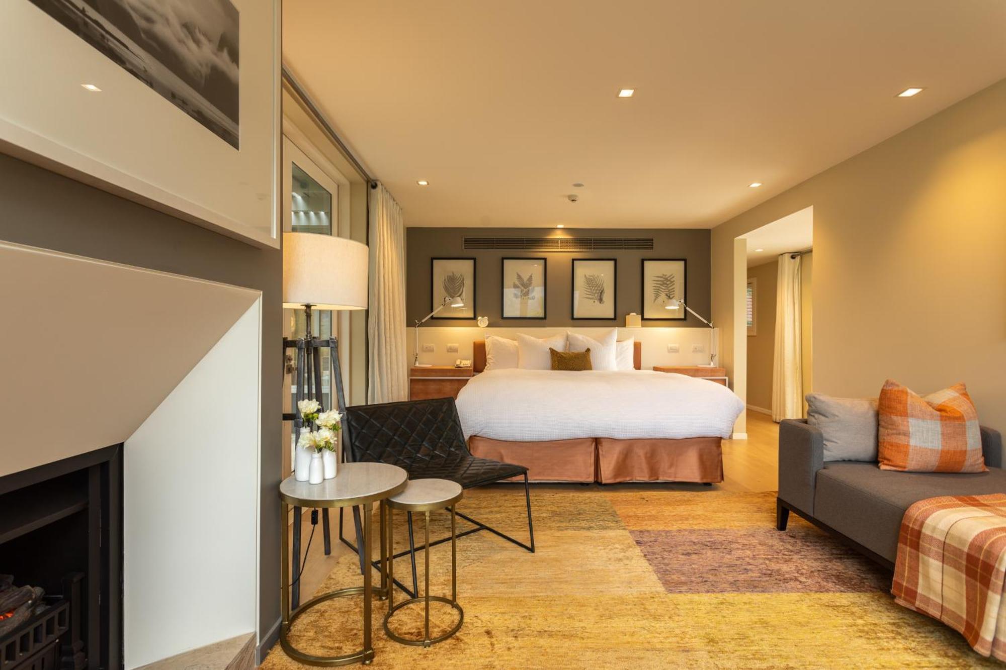 Lake View Suite