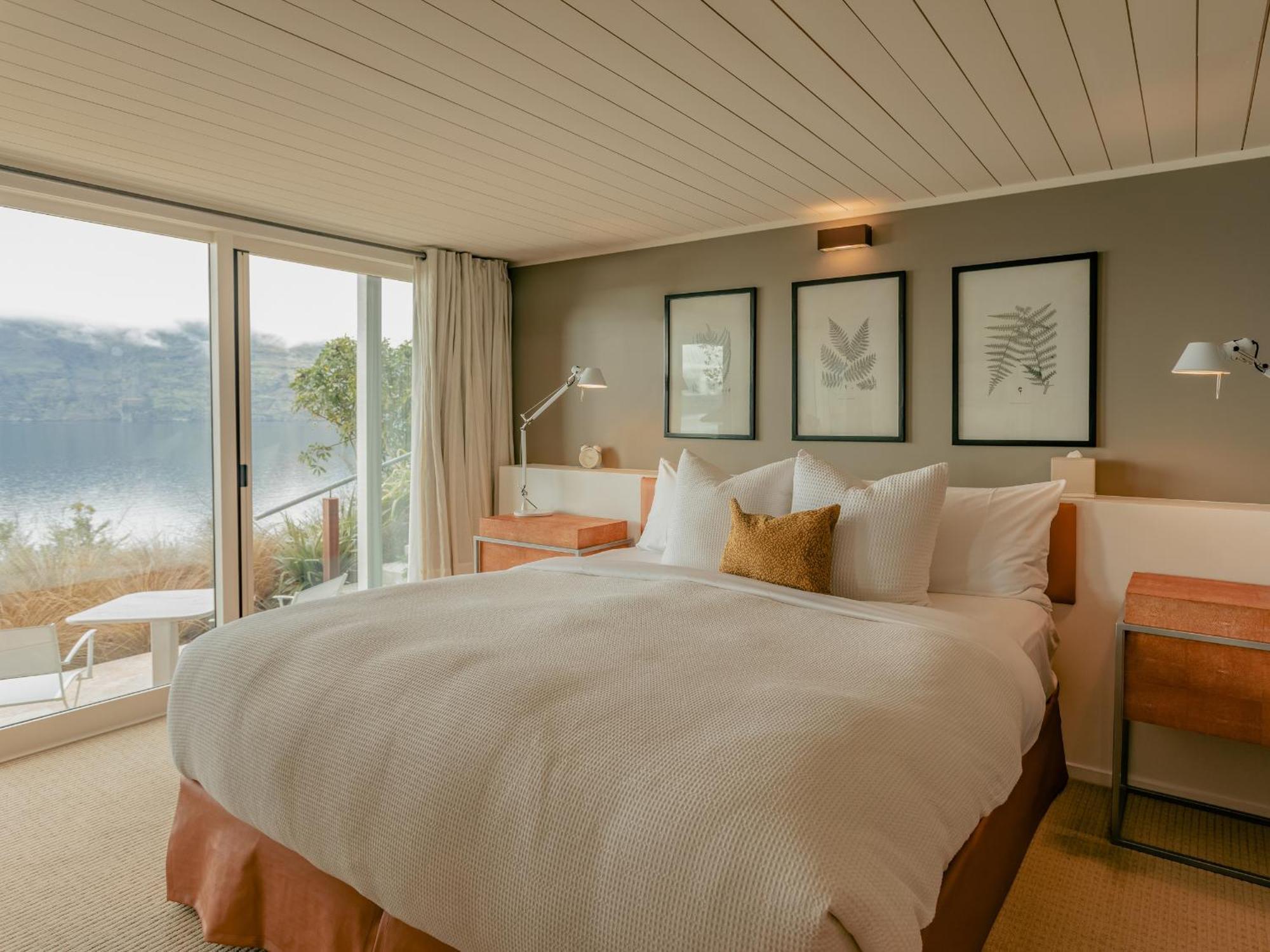 Lake View Suite