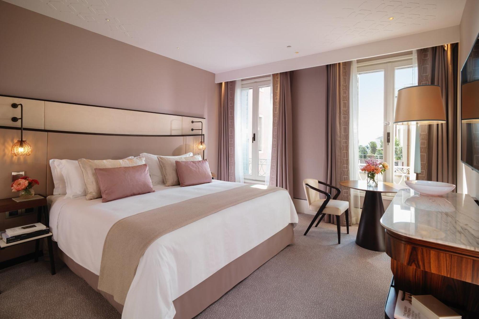 King Room Partial Canal View