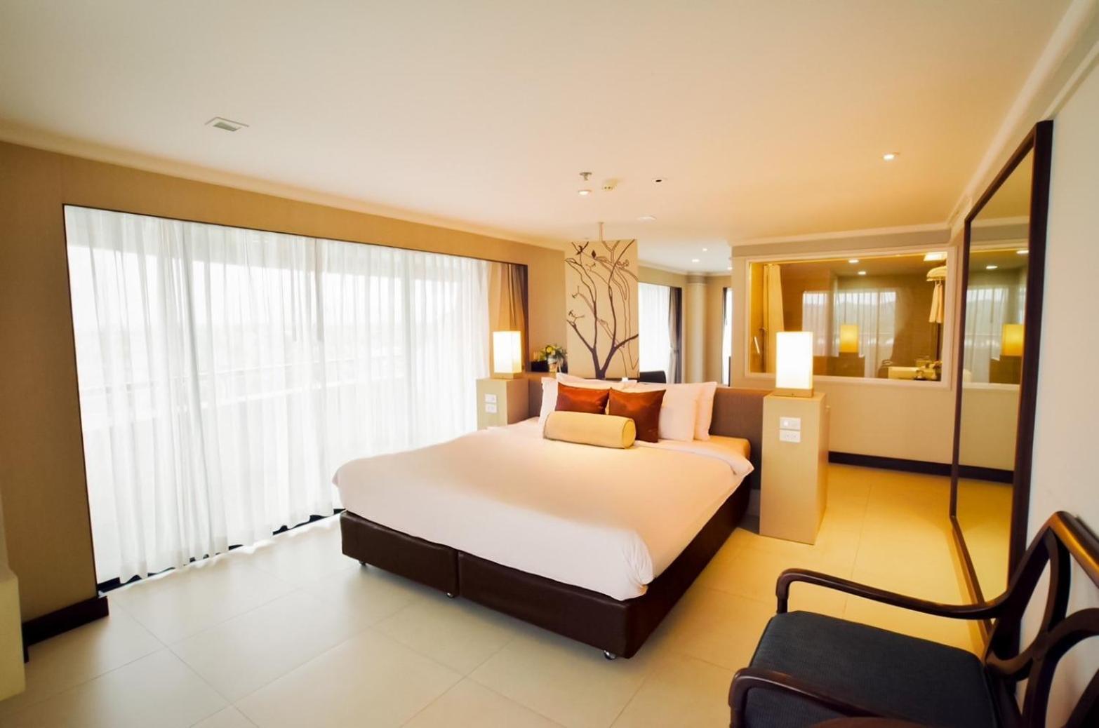 Corner Deluxe Double Room