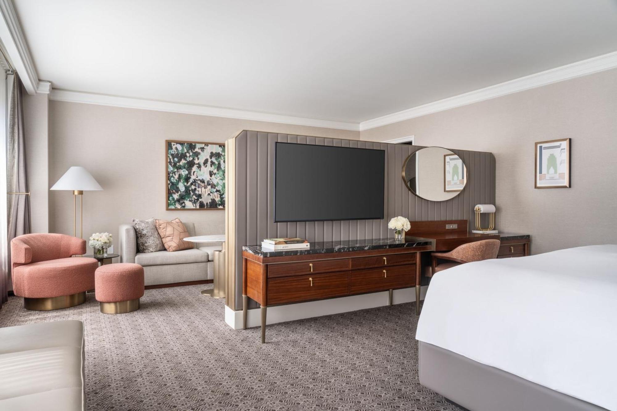 One-Bedroom King Suite with Sofa Bed,1548361573:JPEG