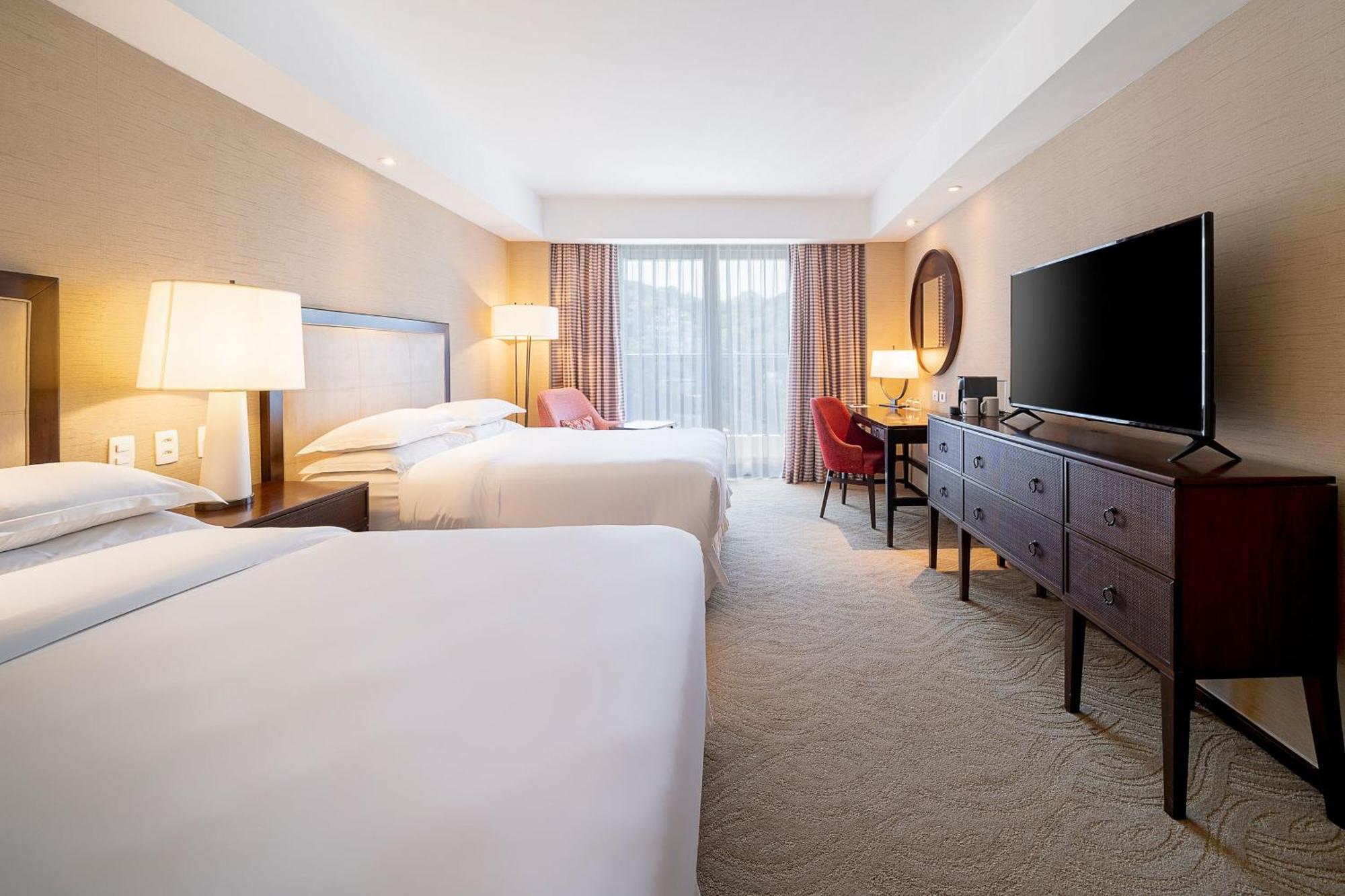 Classic Twin Room Guest room 2 Double Mountain view