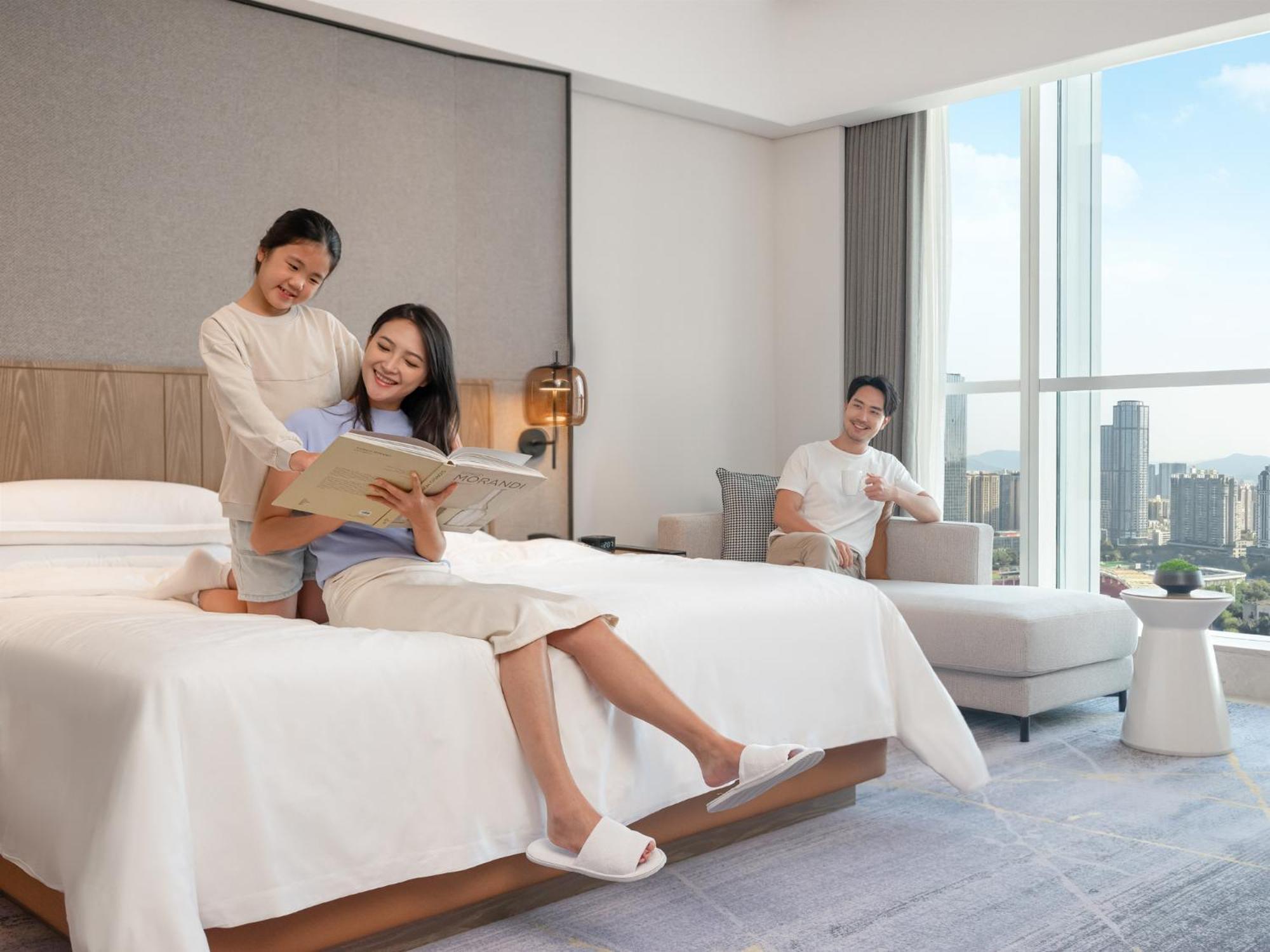 Premier Deluxe Guest room 1 King TianHe Stadium view