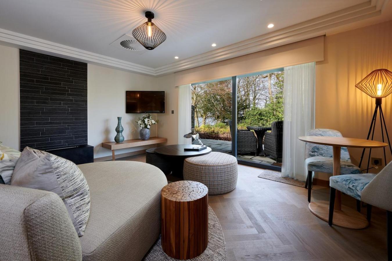 Woodland View External Lakeside Suite with Hot Tub,1538112145:JPEG
