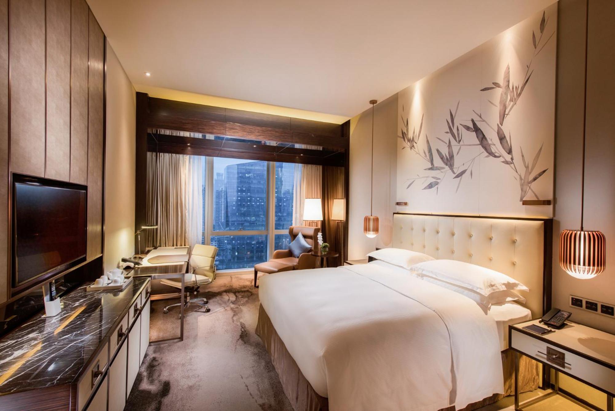One-Bedroom Deluxe King Suite - Lounge Access